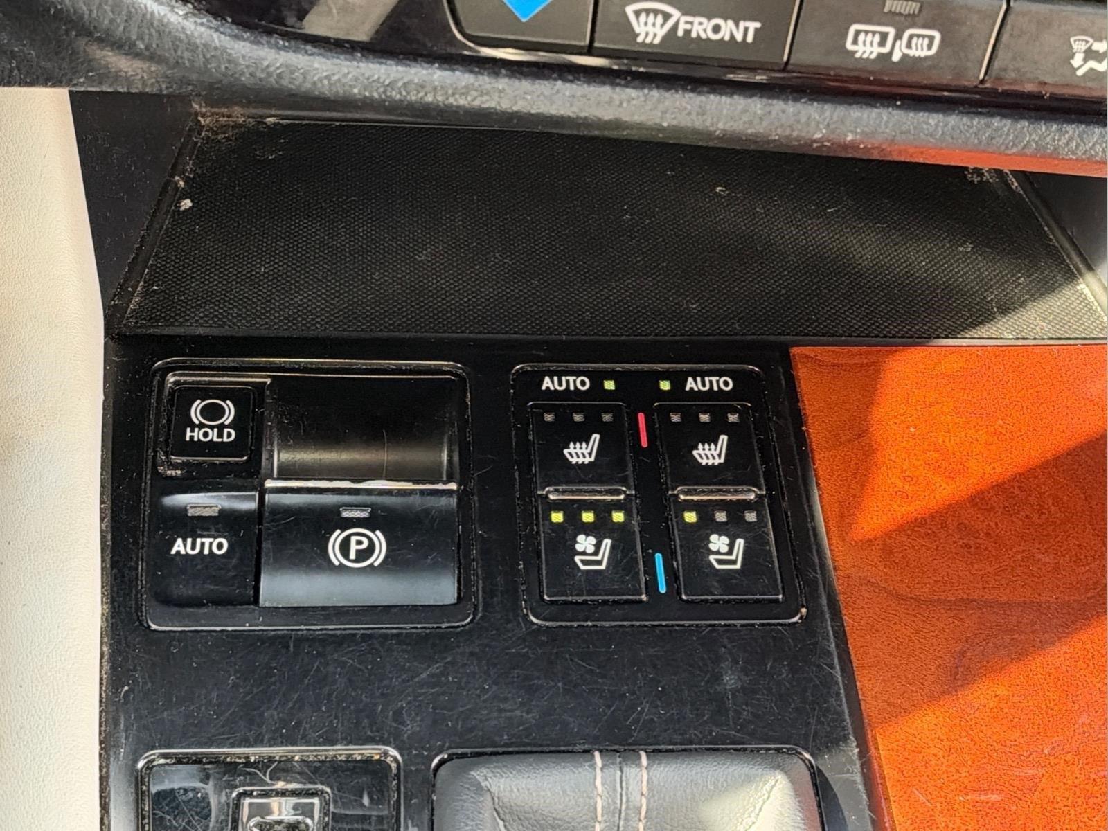 Used 2019 Silver Lining Metallic Lexus RX 350L Premium image 31