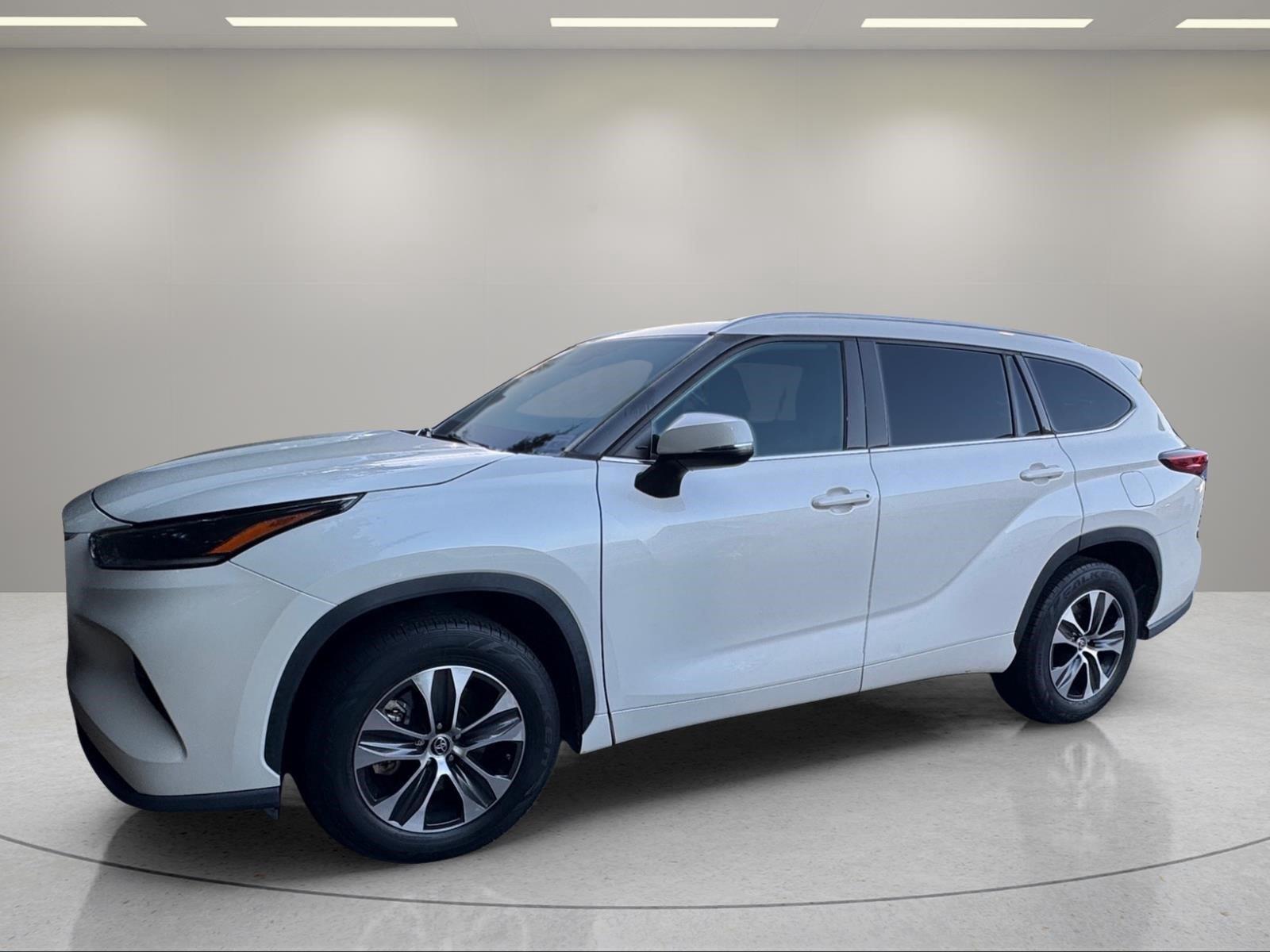 White (Blizzard Pearl) 2021 Toyota Highlander SUV / Crossover Front-Wheel Drive Automatic
