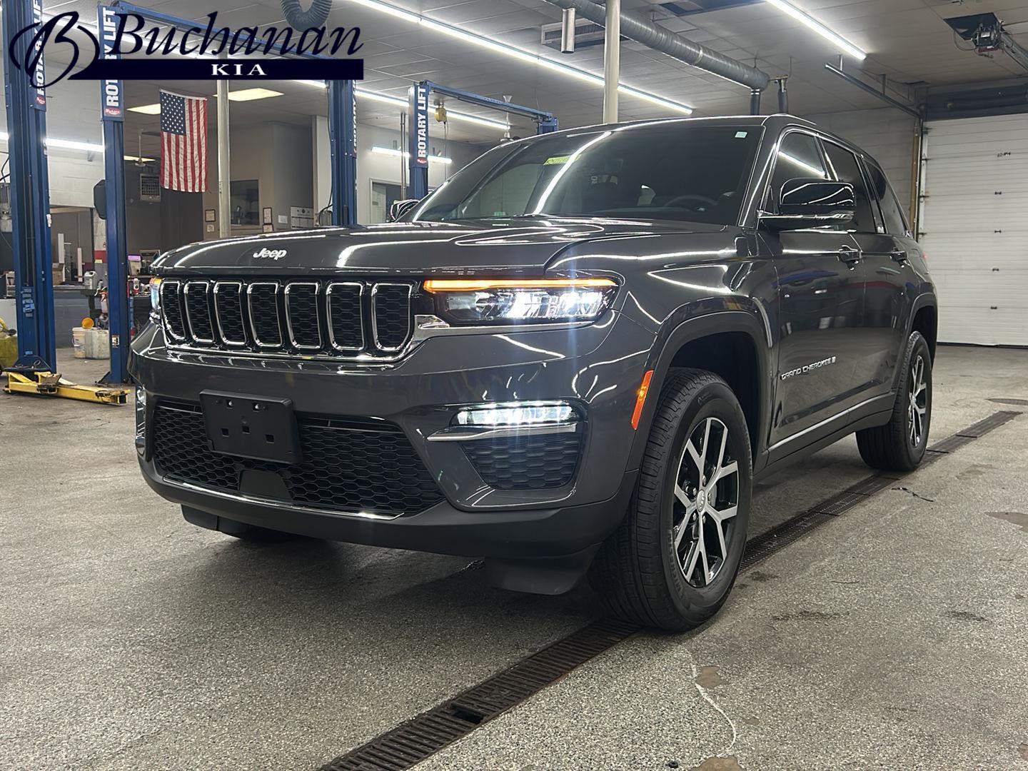 Baltic Gray Metallic Clearcoat 2025 Jeep Grand Cherokee SUV / Crossover Four-Wheel Drive 8-Speed Automatic