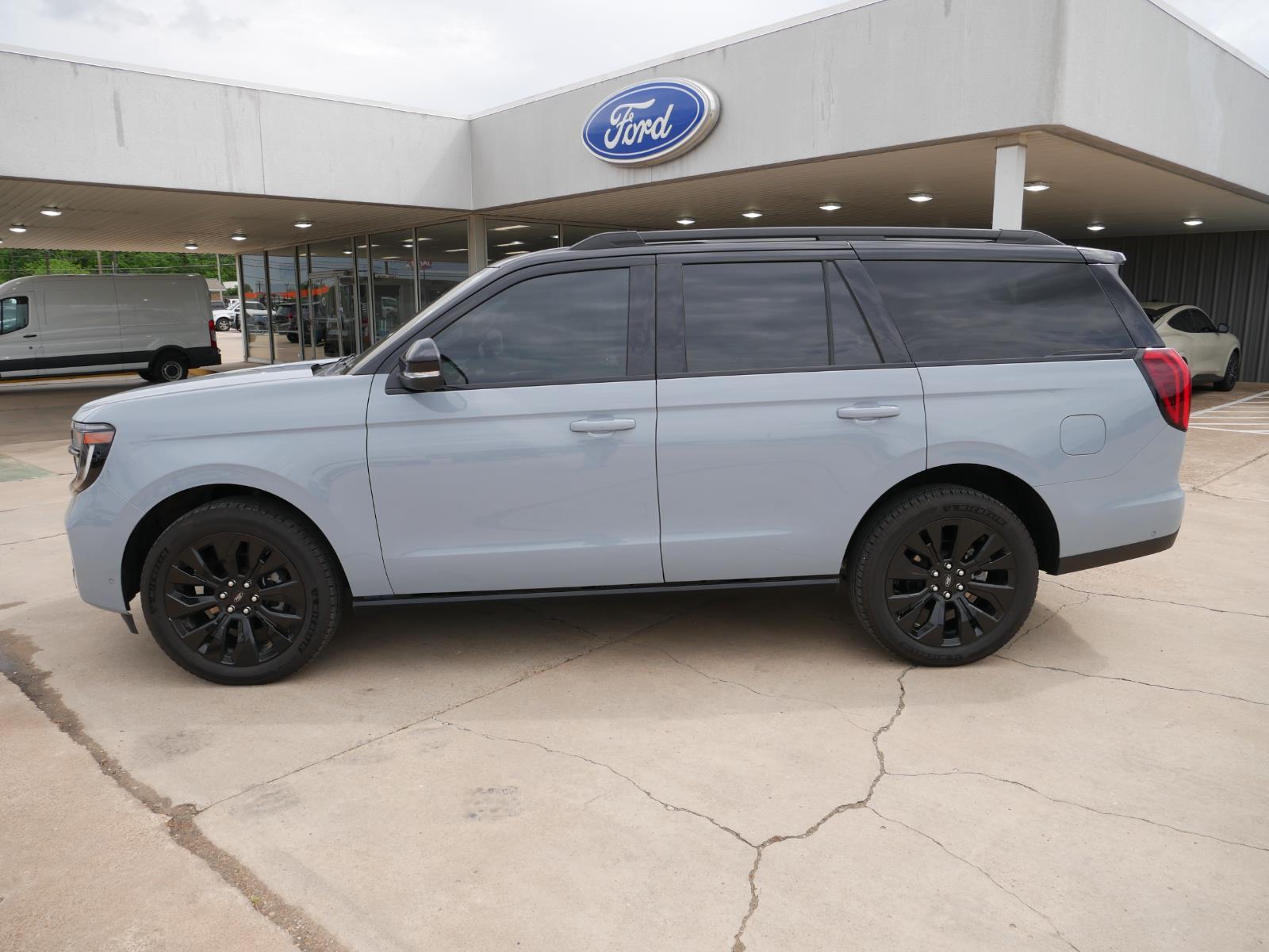 View vehicle photo 3
