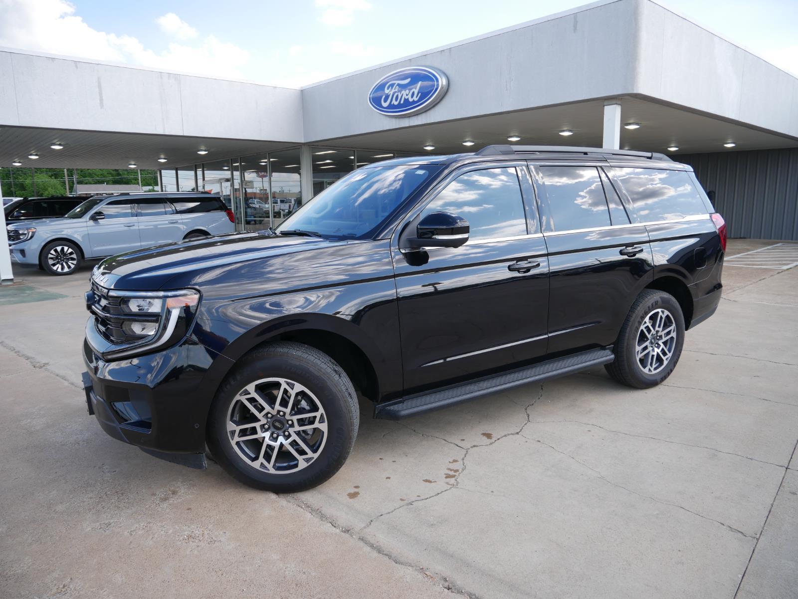 Agate Black 2025 Ford Expedition Active RWD SUV / Crossover 4X2 Automatic