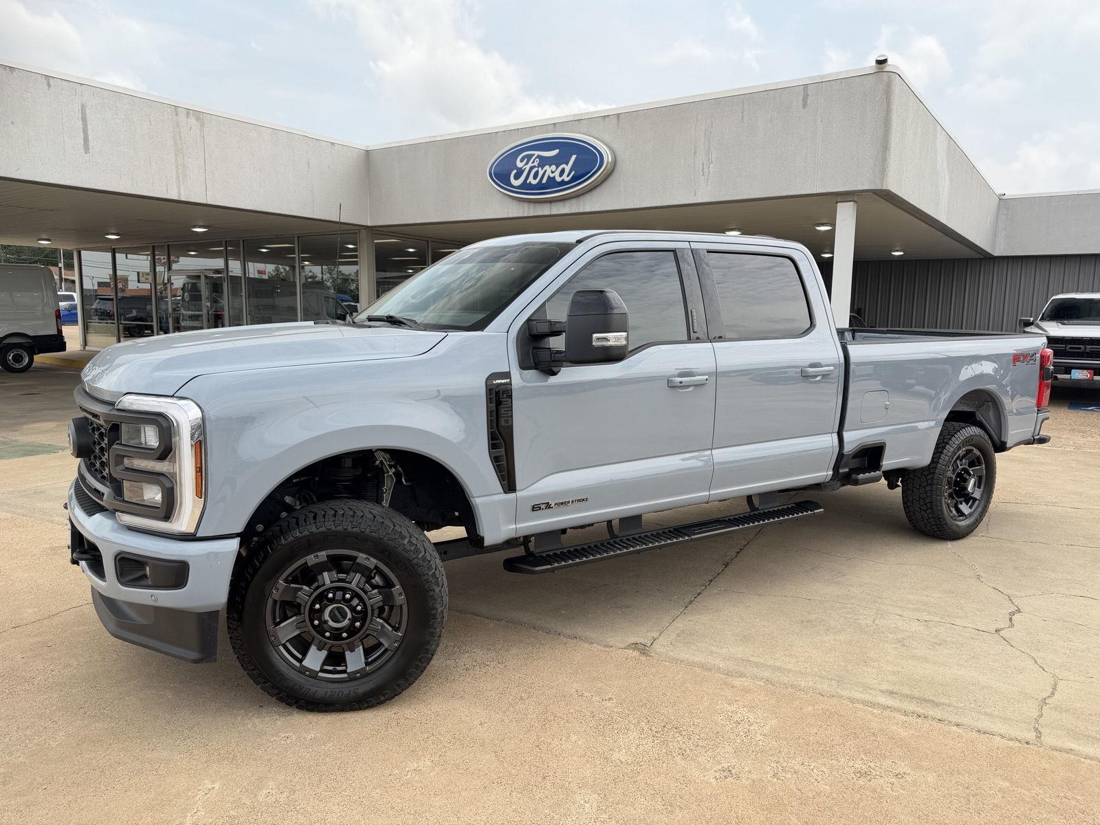 2024 Ford F-350 Super Duty Lariat Crew Cab 4WD