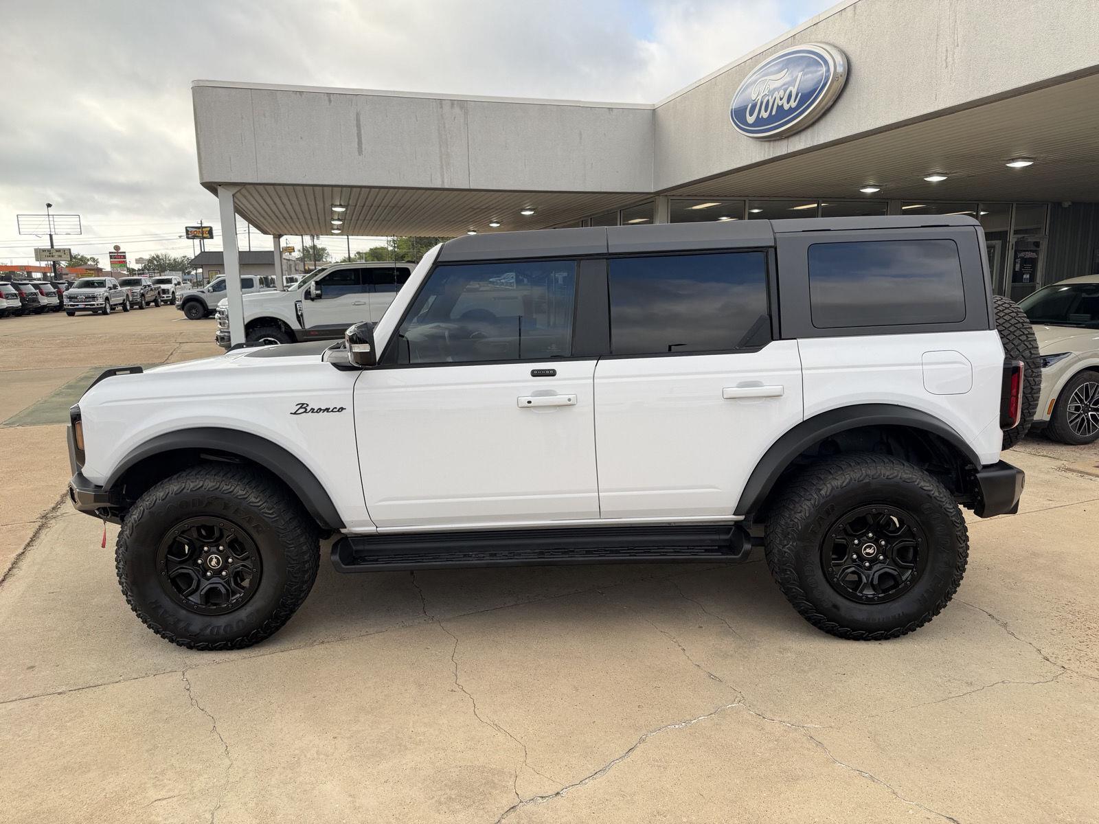 View vehicle photo 3