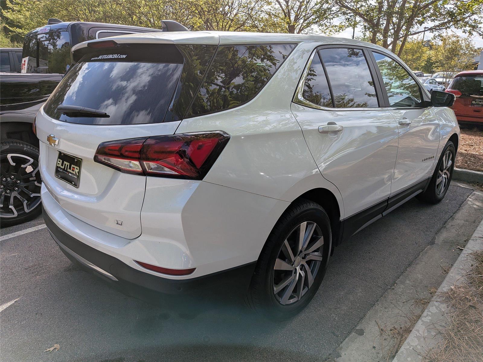 View vehicle photo 4