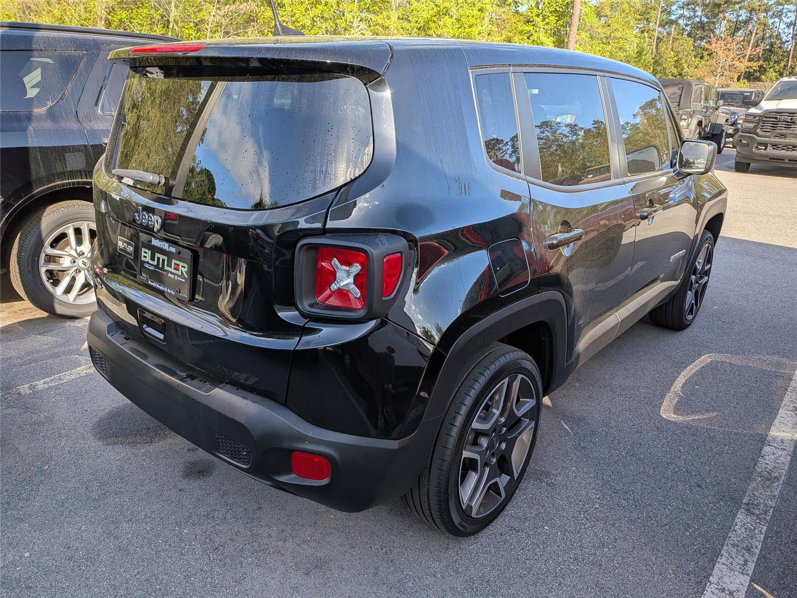 View vehicle photo 4