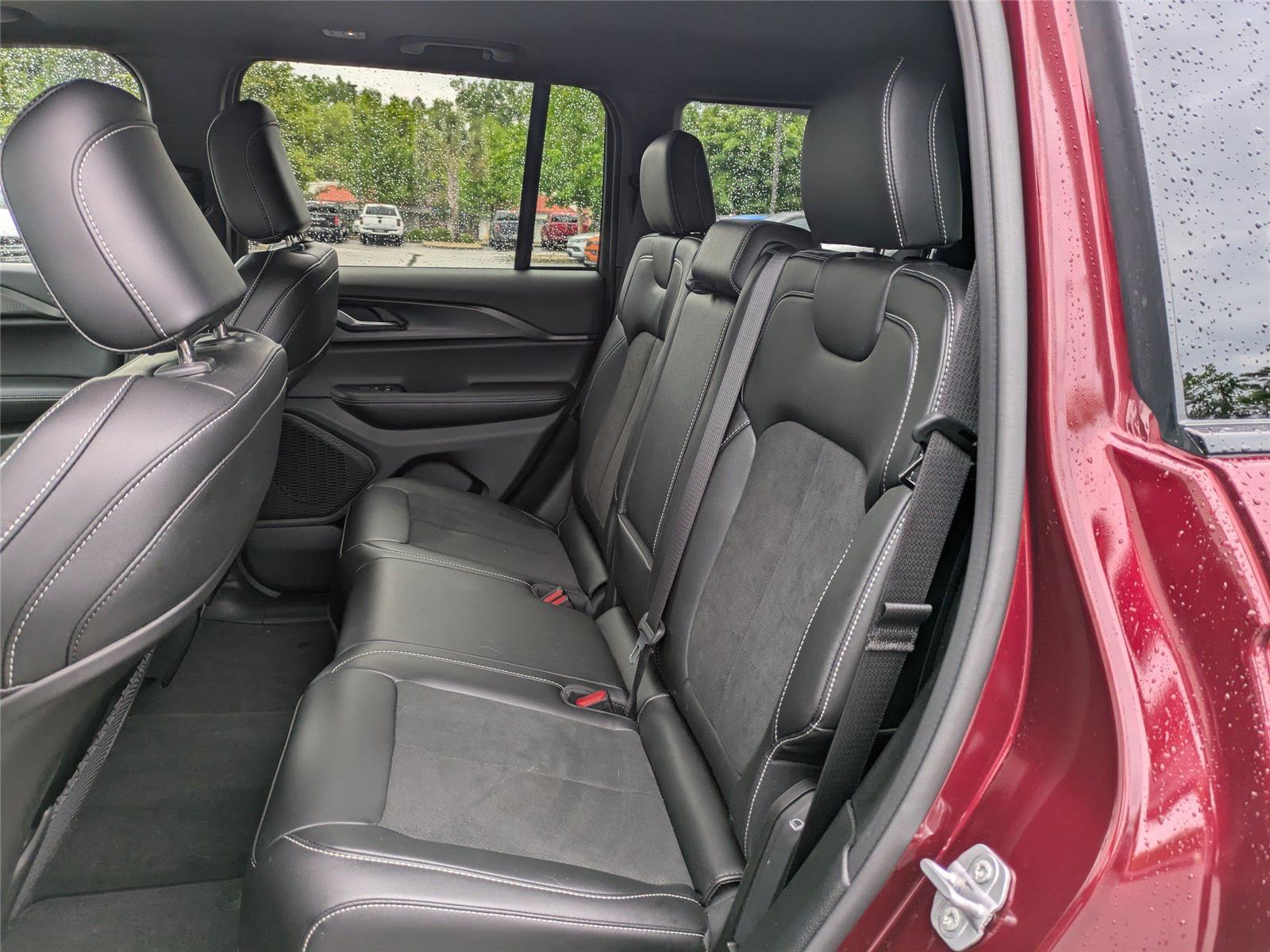 Used 2025 Jeep Grand Cherokee SUV