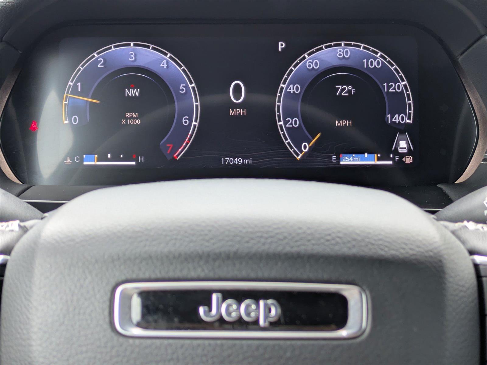 Used 2025 Jeep Grand Cherokee SUV