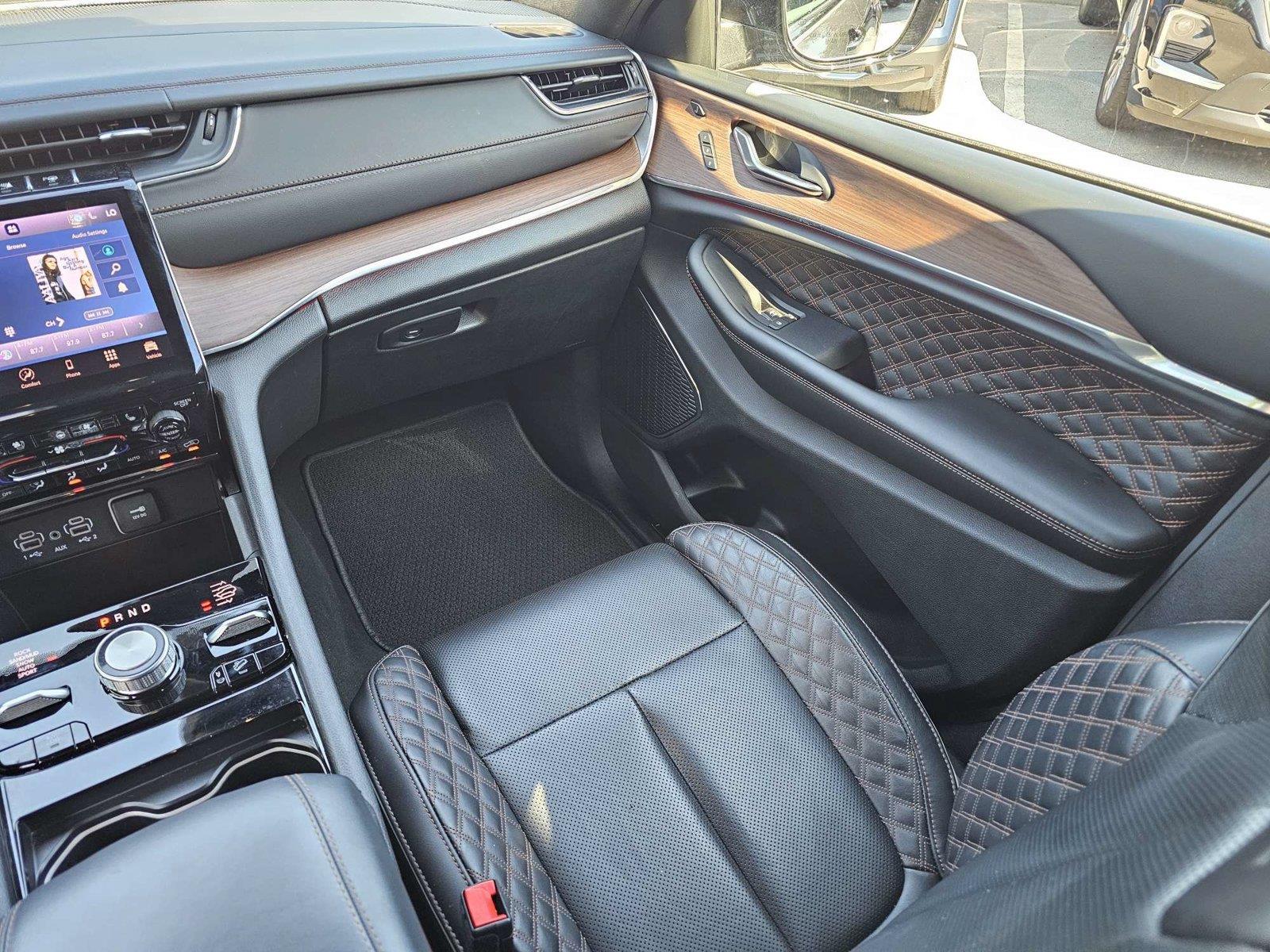 Used 2025 Jeep Grand Cherokee SUV
