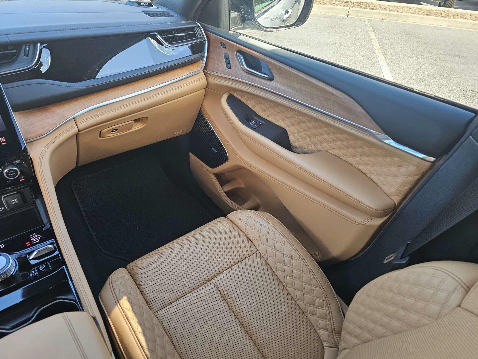 Used 2025 Jeep Grand Cherokee SUV