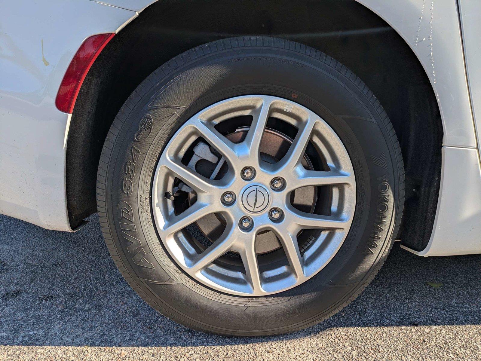 Used 2025 Chrysler Pacifica Van