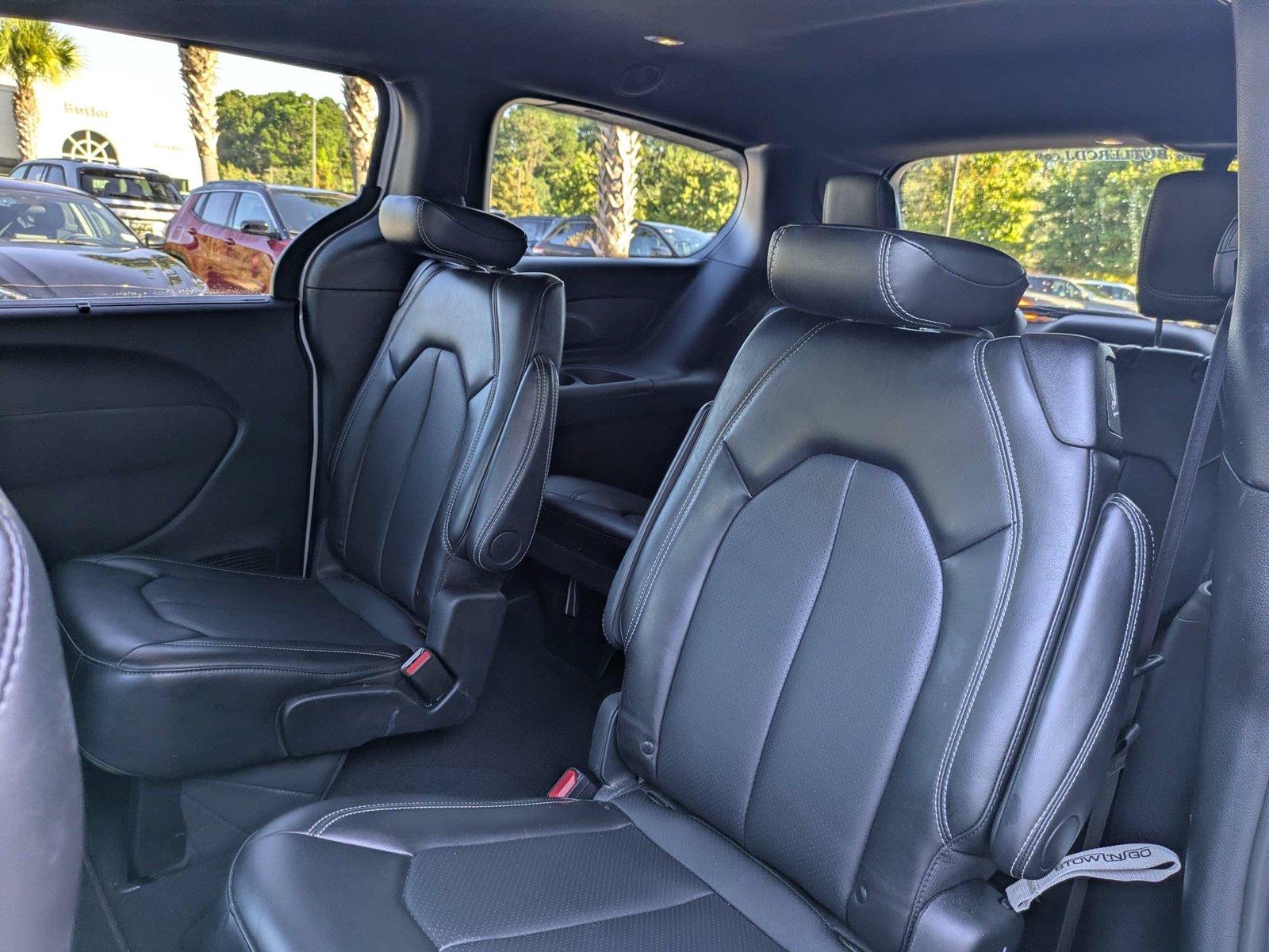 Used 2025 Chrysler Pacifica Van