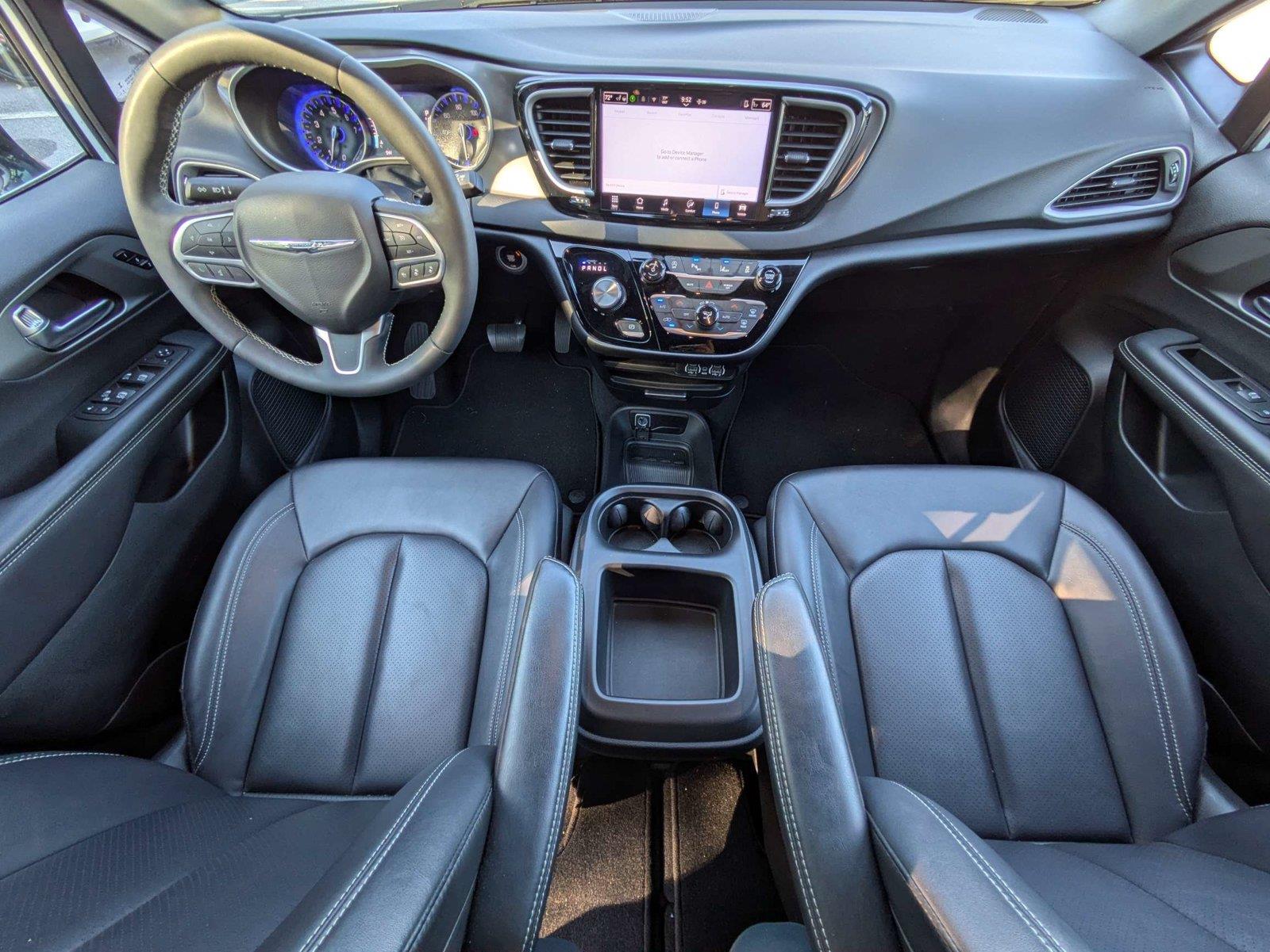 Used 2025 Chrysler Pacifica Van