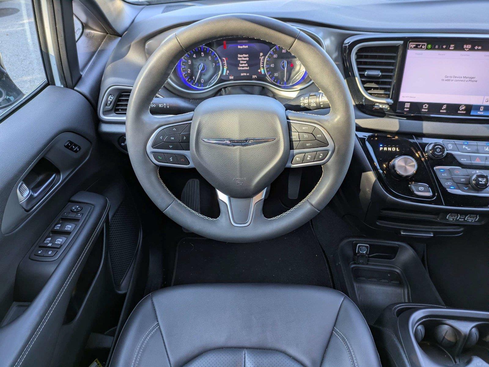 Used 2025 Chrysler Pacifica Van