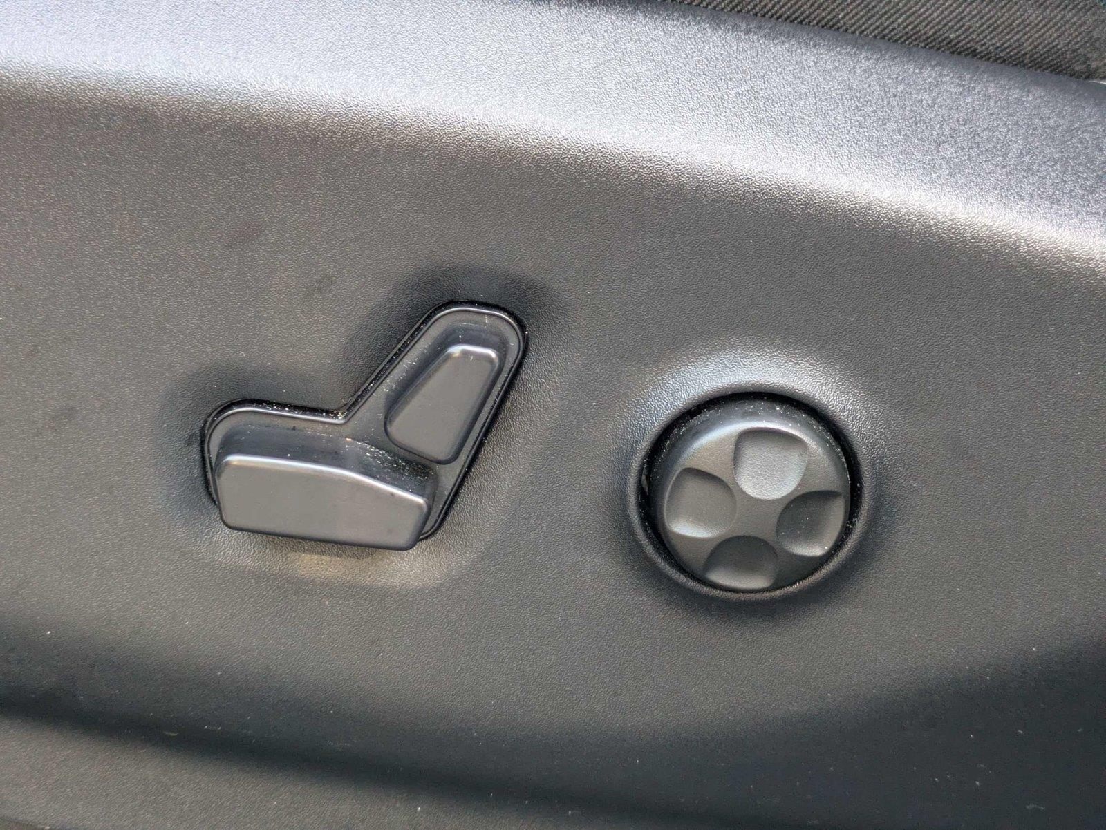 Used 2025 Chrysler Pacifica Van