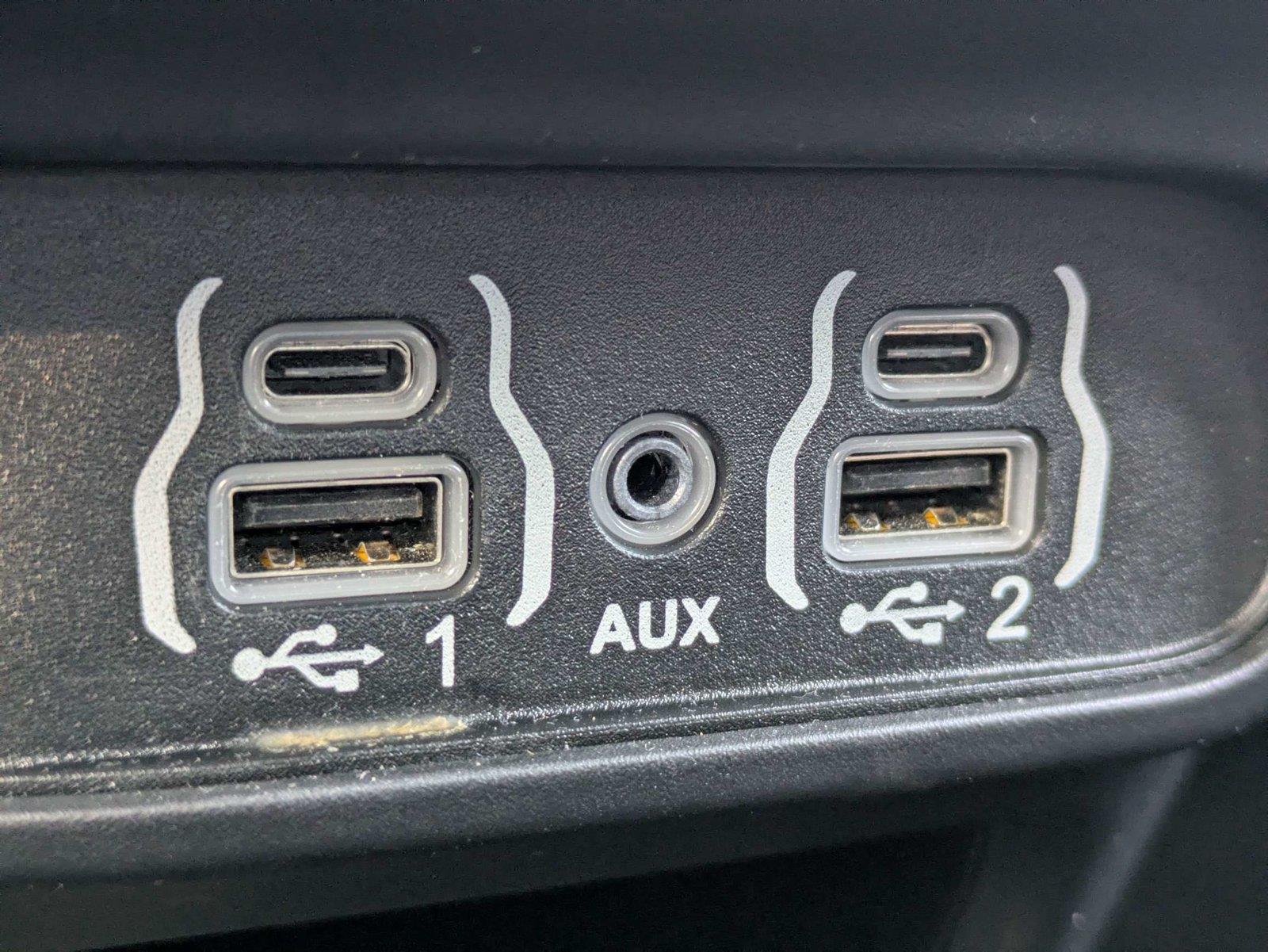Used 2025 Chrysler Pacifica Van