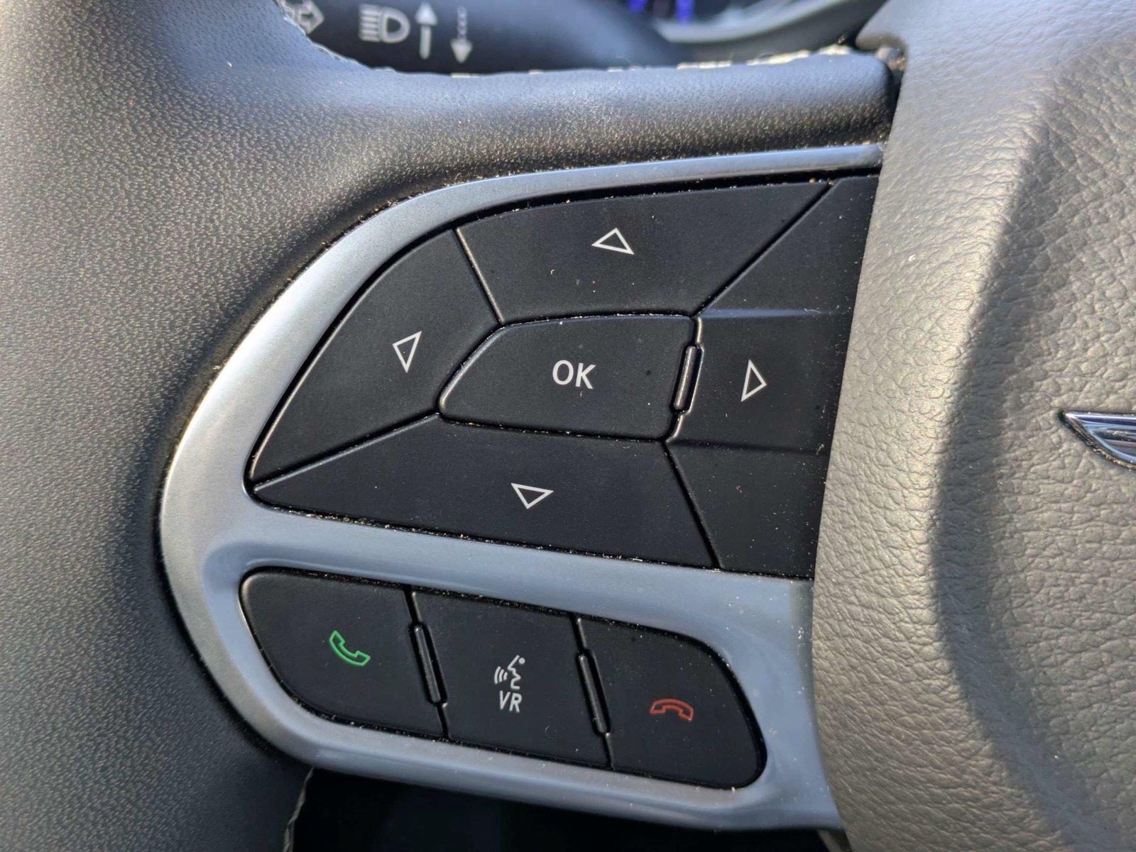 Used 2025 Chrysler Pacifica Van