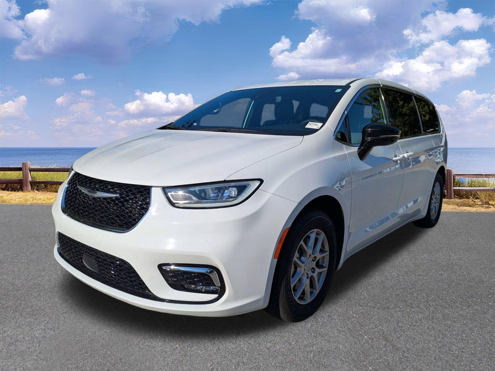 Used 2025 Chrysler Pacifica Van