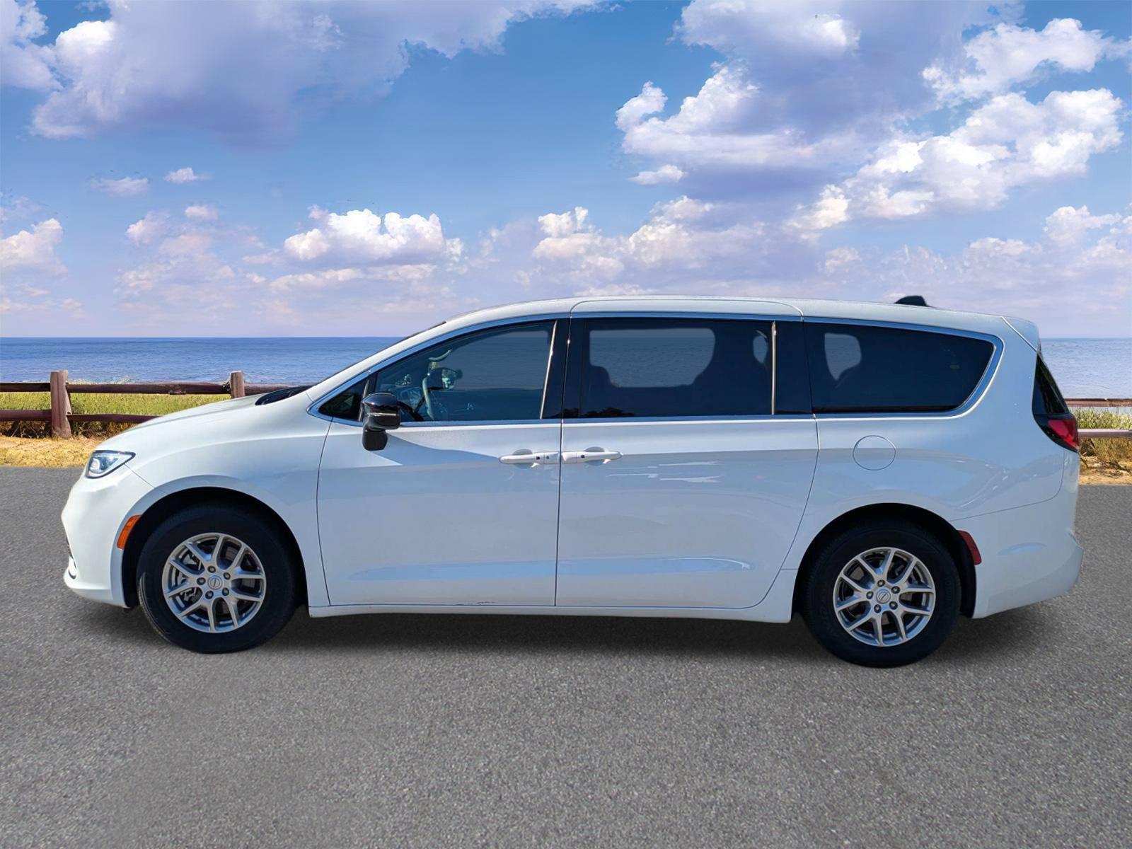 Used 2025 Chrysler Pacifica Van