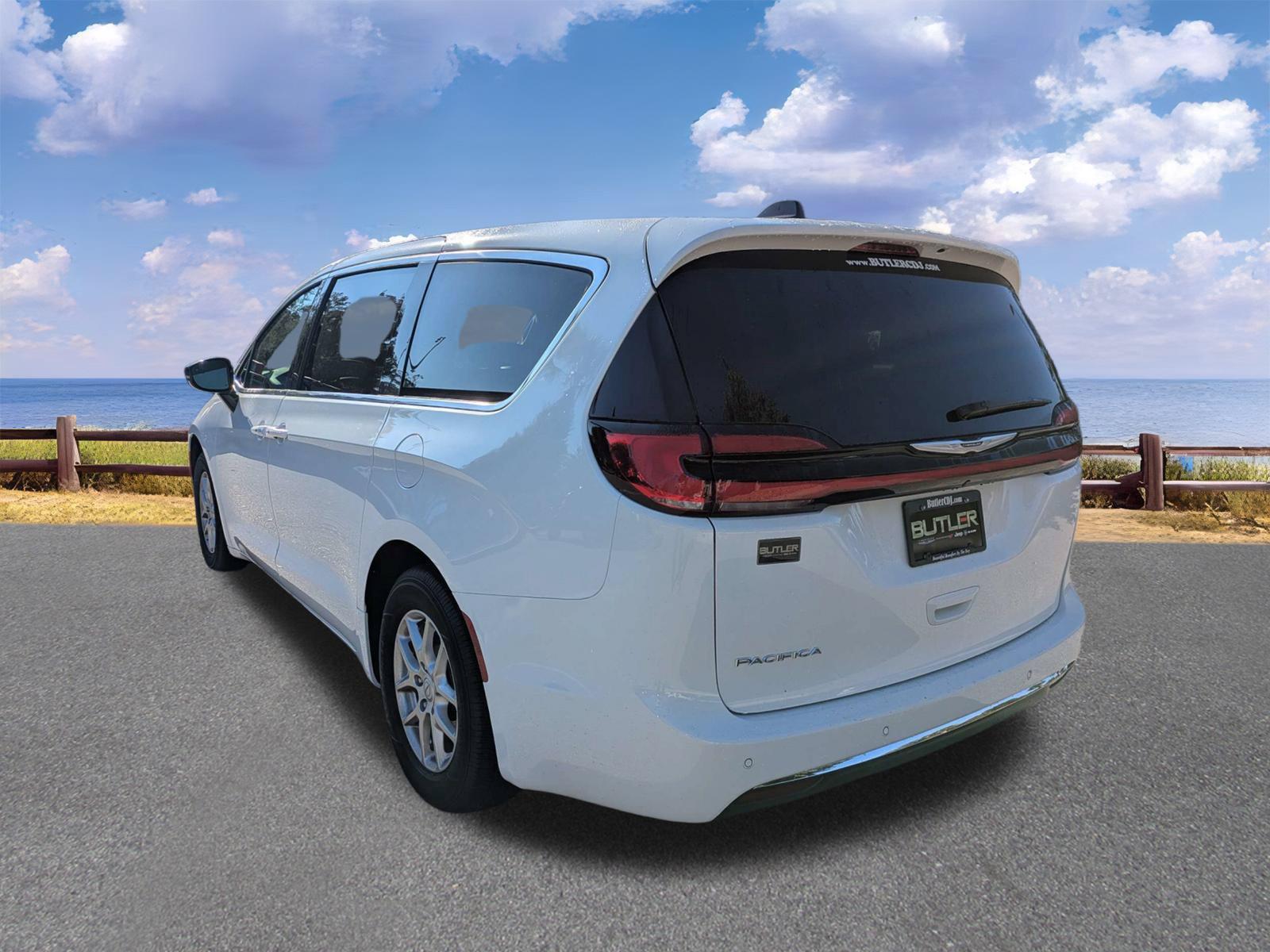 Used 2025 Chrysler Pacifica Van