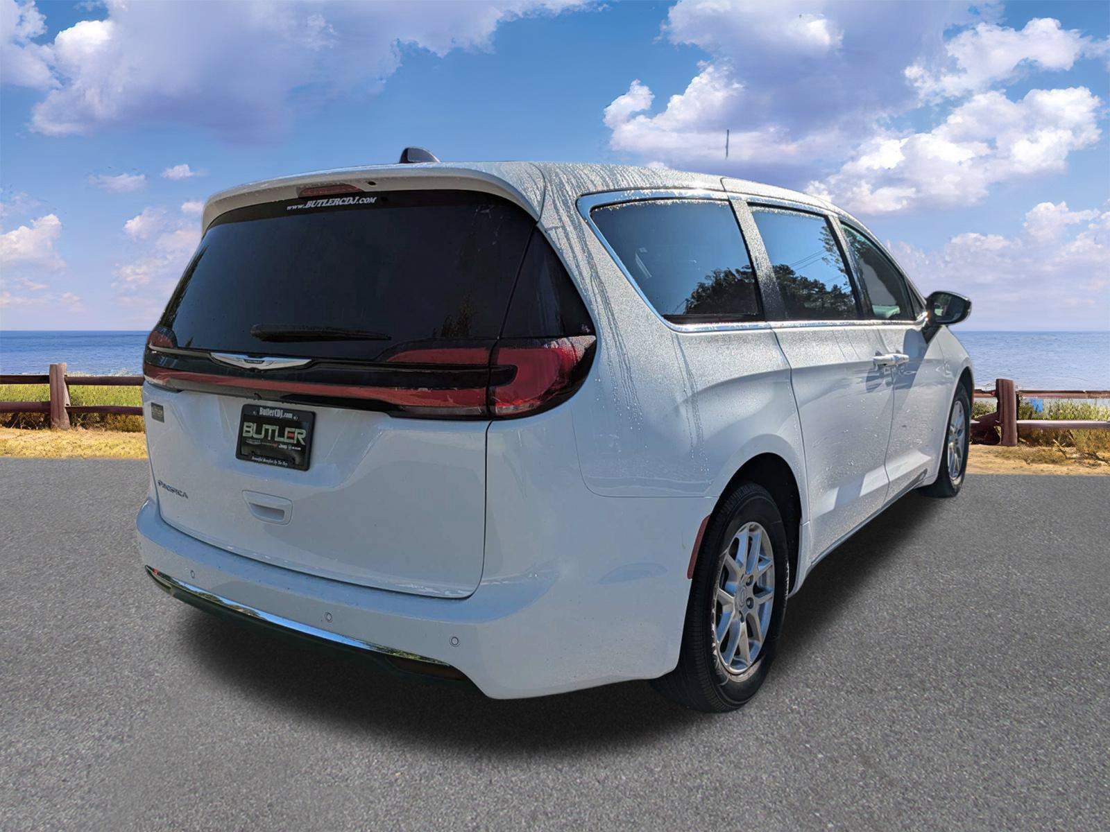 Used 2025 Chrysler Pacifica Van