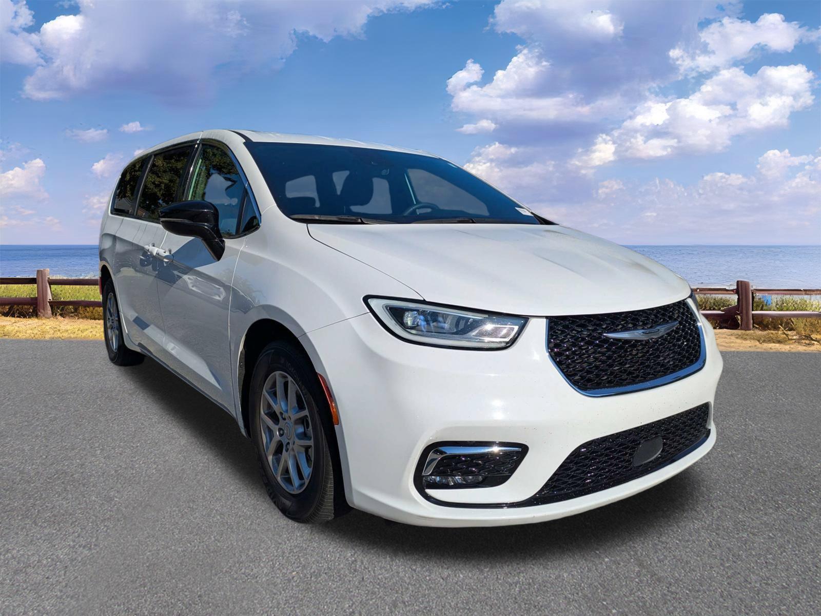 Used 2025 Chrysler Pacifica Van