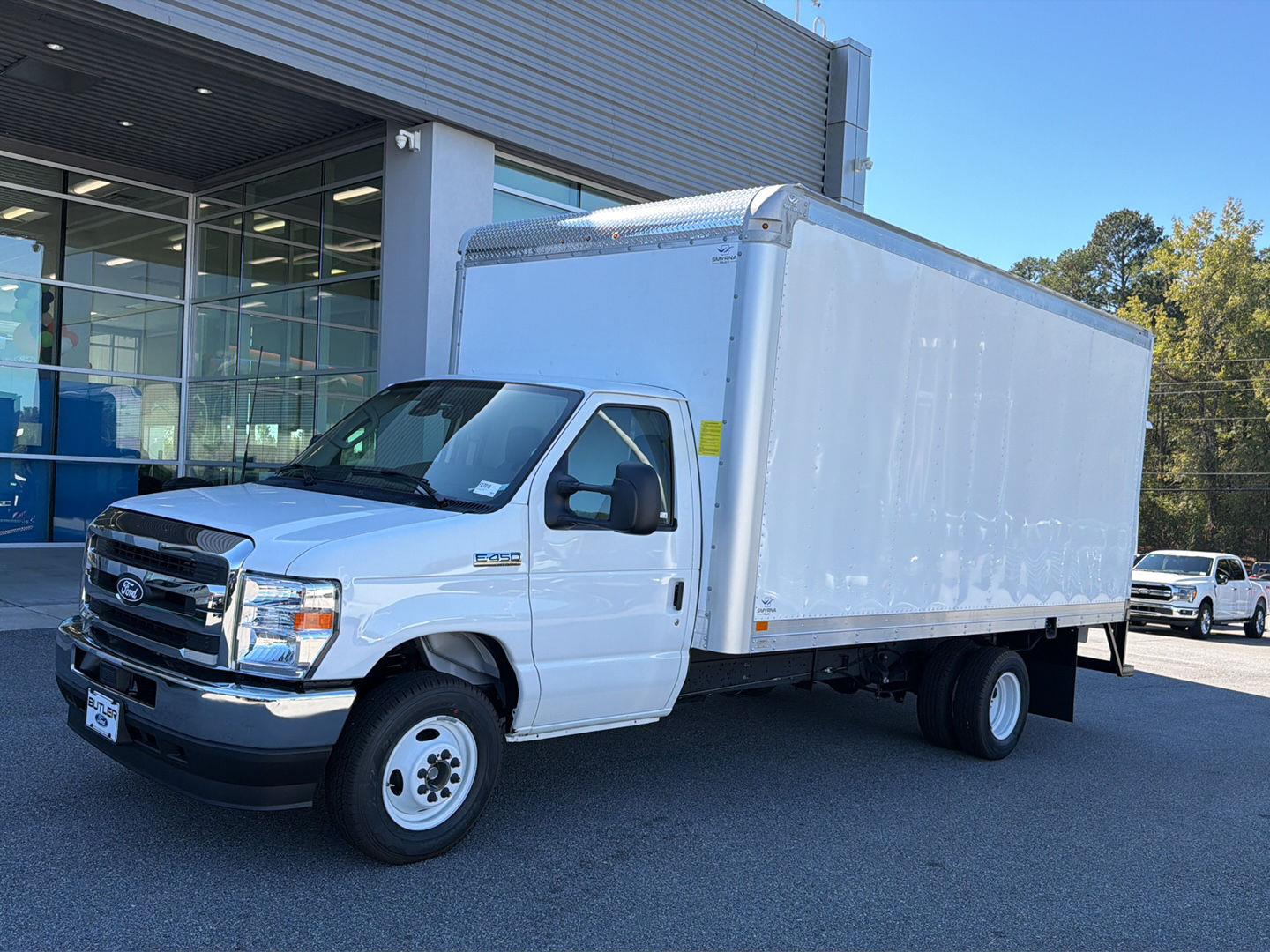 Oxford White 2027 Ford E-Series Chassis Pickup Truck Rear-Wheel Drive 6-Speed Automatic