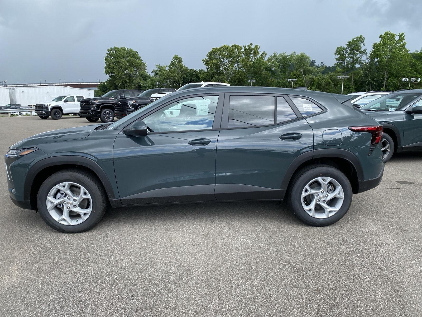 View vehicle photo 2