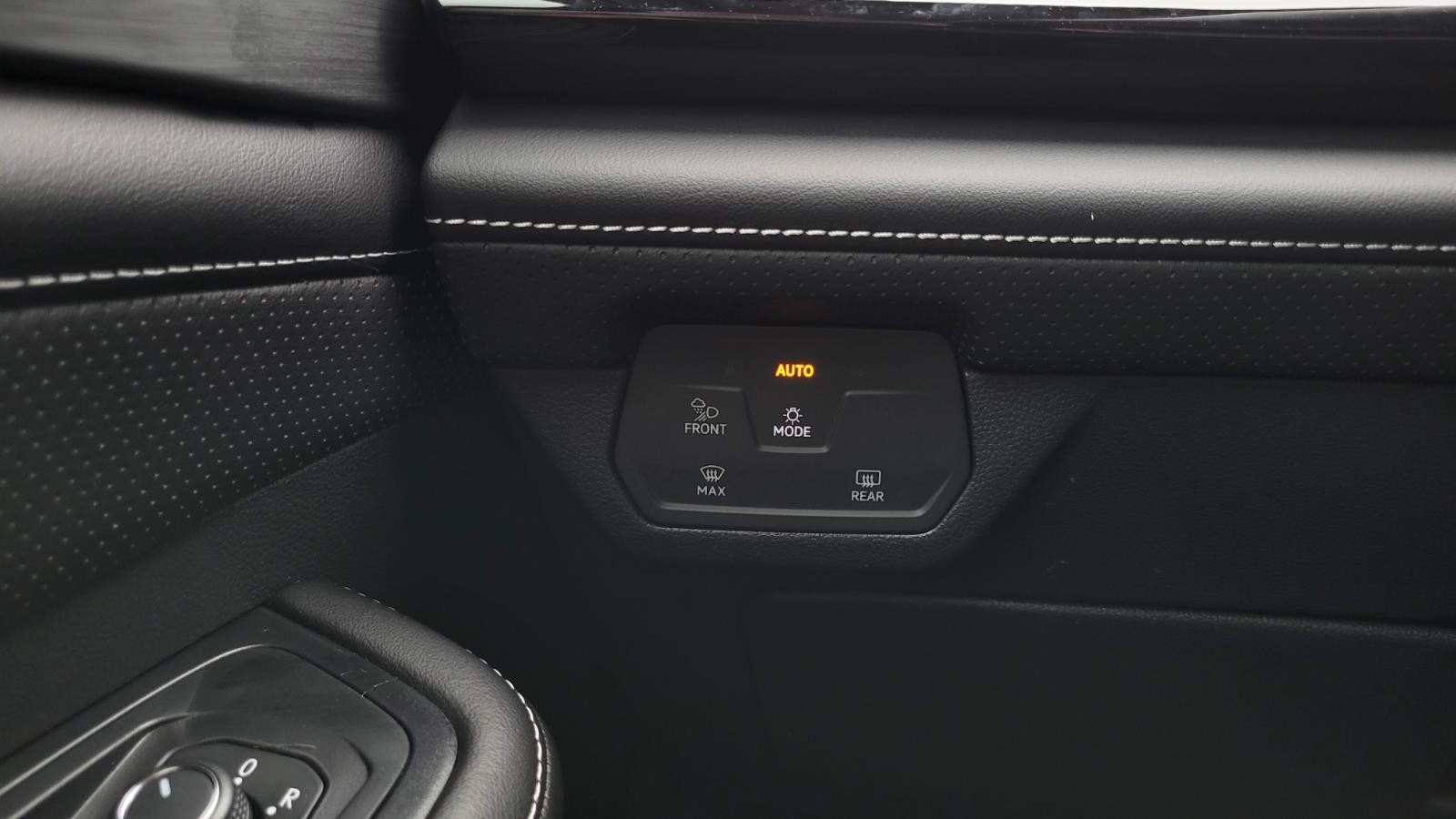2026 Volkswagen Atlas Cross Sport SE w/Tech - Photo 25