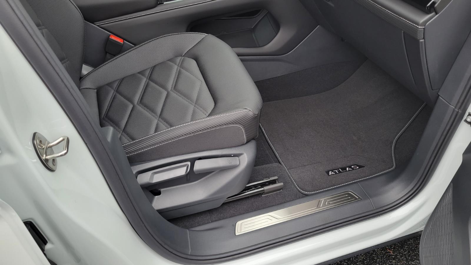 2026 Volkswagen Atlas Cross Sport SE w/Tech - Photo 44