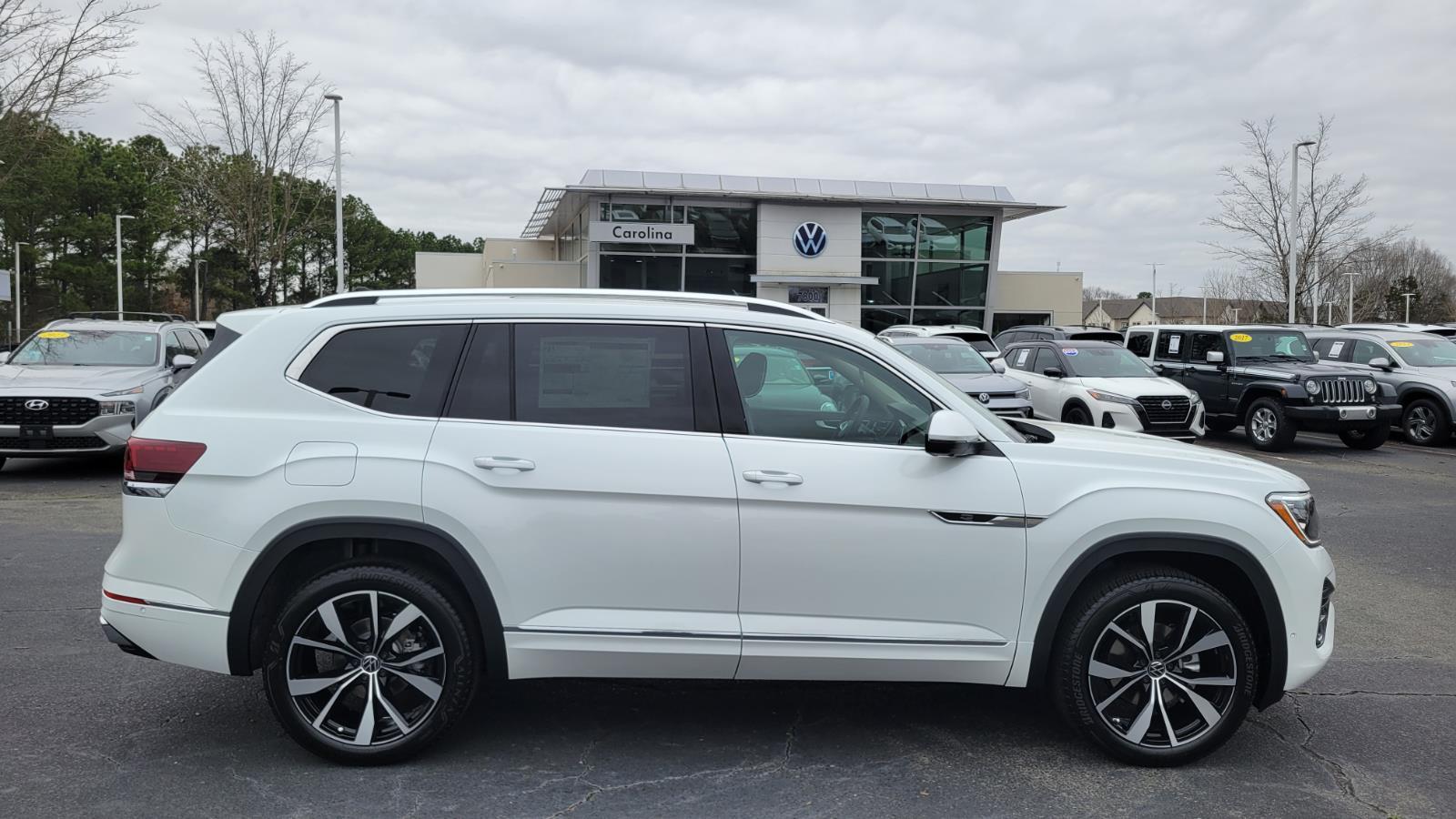 2026 Volkswagen Atlas SEL Premium R-Line - Photo 6