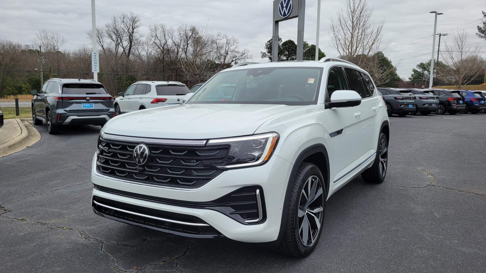 2026 Volkswagen Atlas SEL Premium R-Line - Photo 9