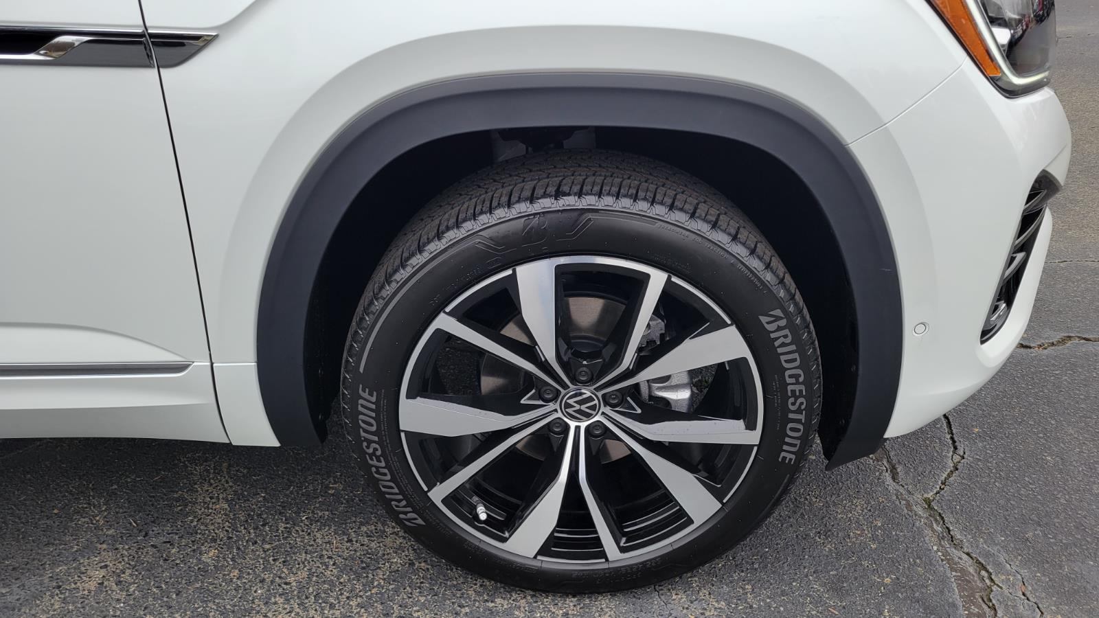 2026 Volkswagen Atlas SEL Premium R-Line - Photo 17