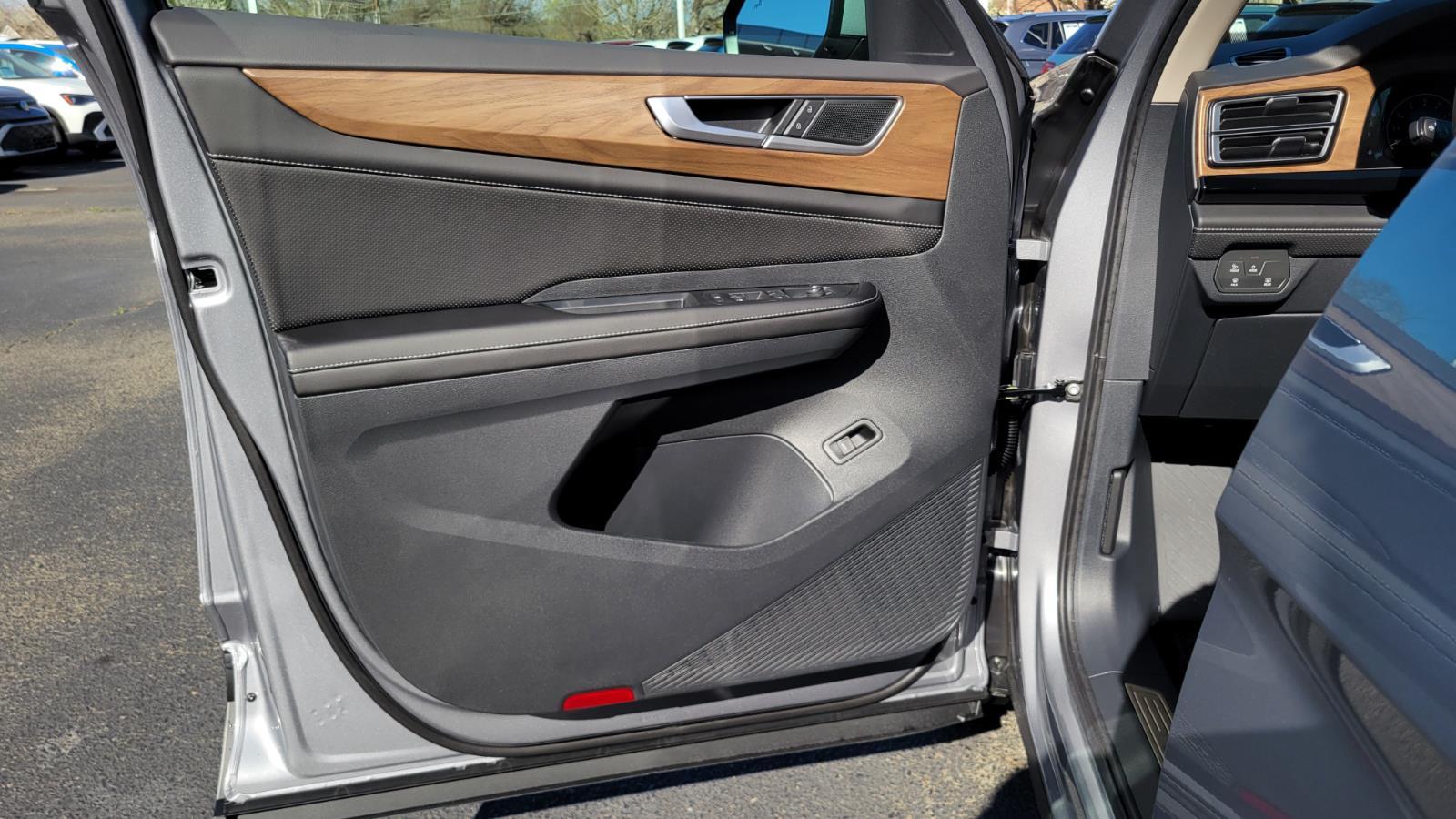 2026 Volkswagen Atlas SE w/Tech - Photo 18