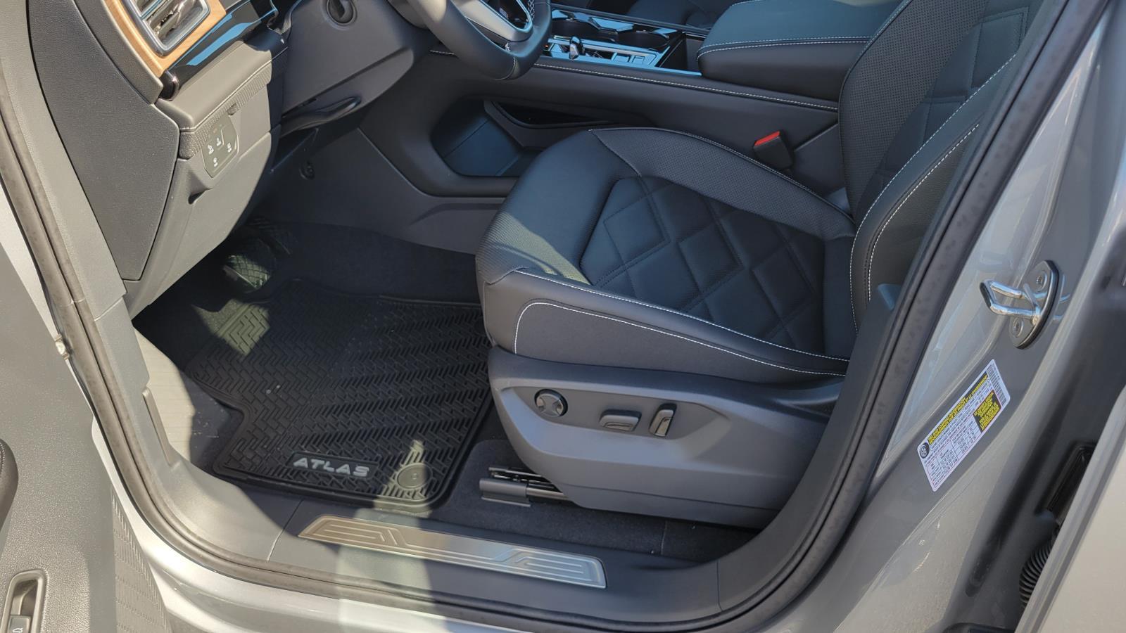 2026 Volkswagen Atlas SE w/Tech - Photo 20