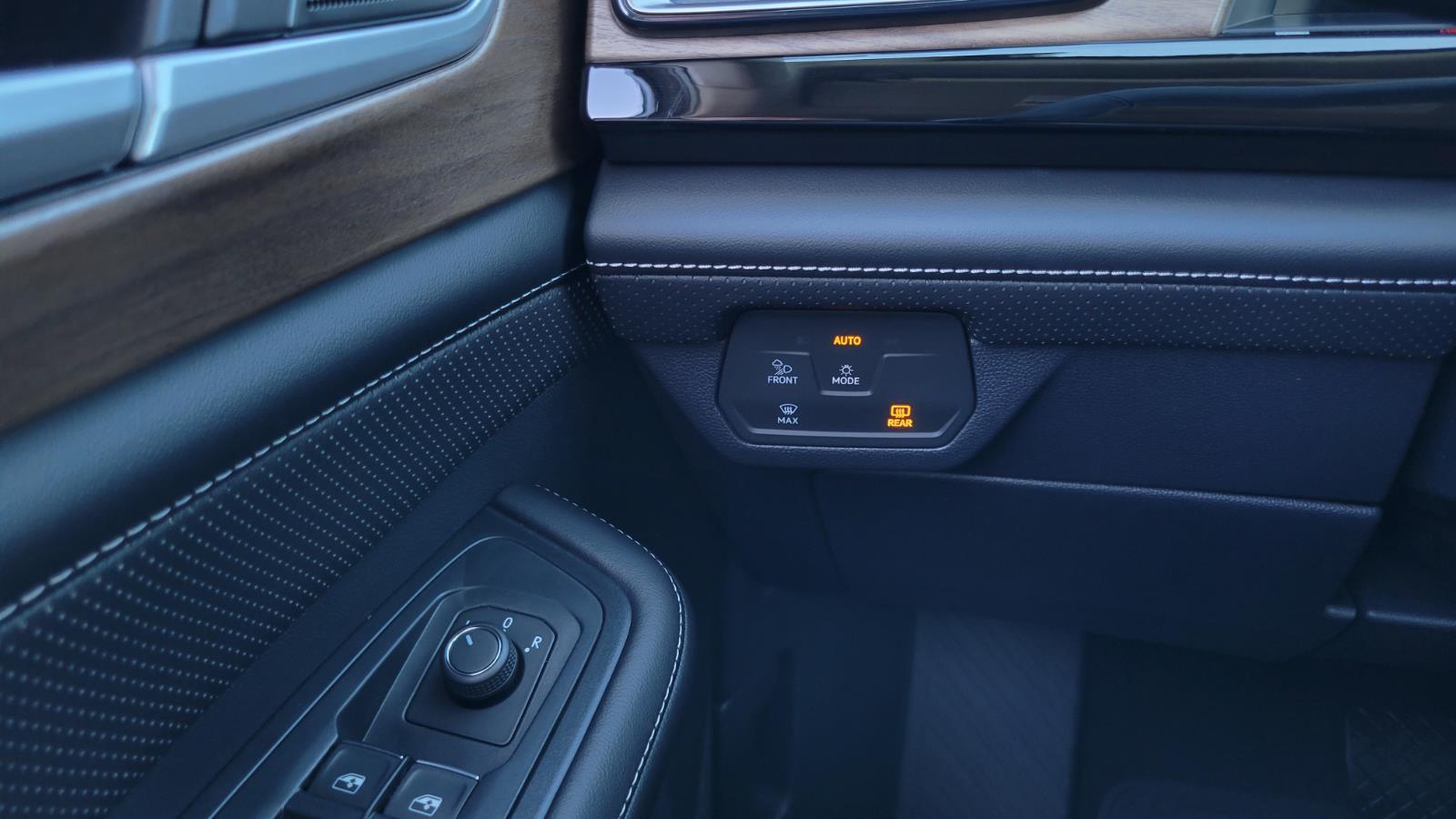 2026 Volkswagen Atlas SE w/Tech - Photo 23