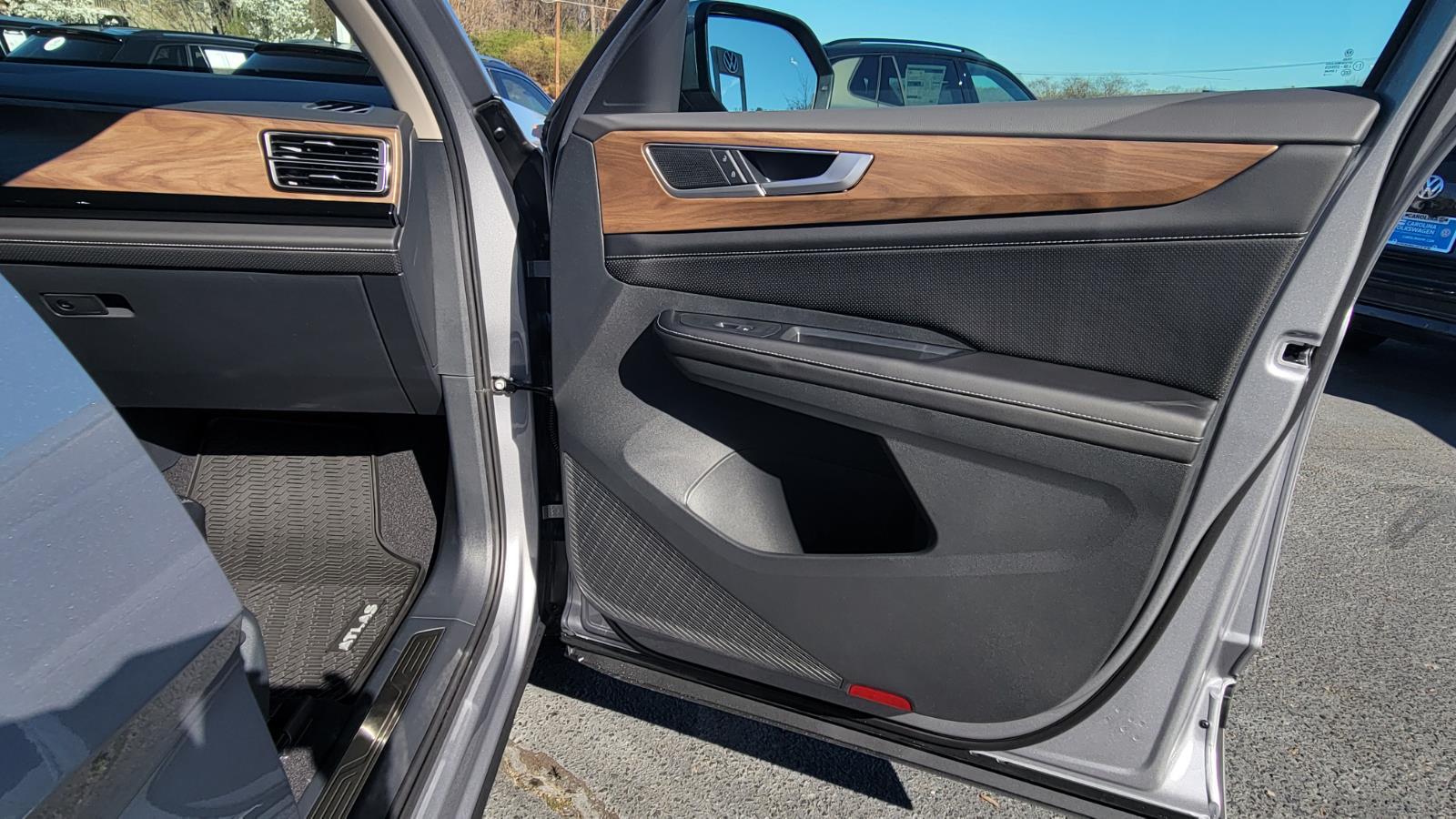 2026 Volkswagen Atlas SE w/Tech - Photo 38