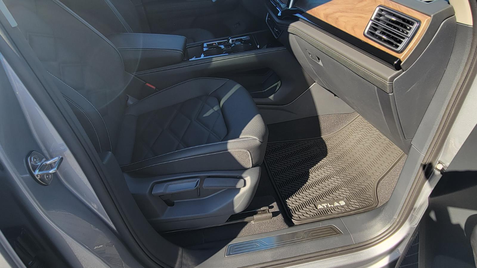 2026 Volkswagen Atlas SE w/Tech - Photo 39
