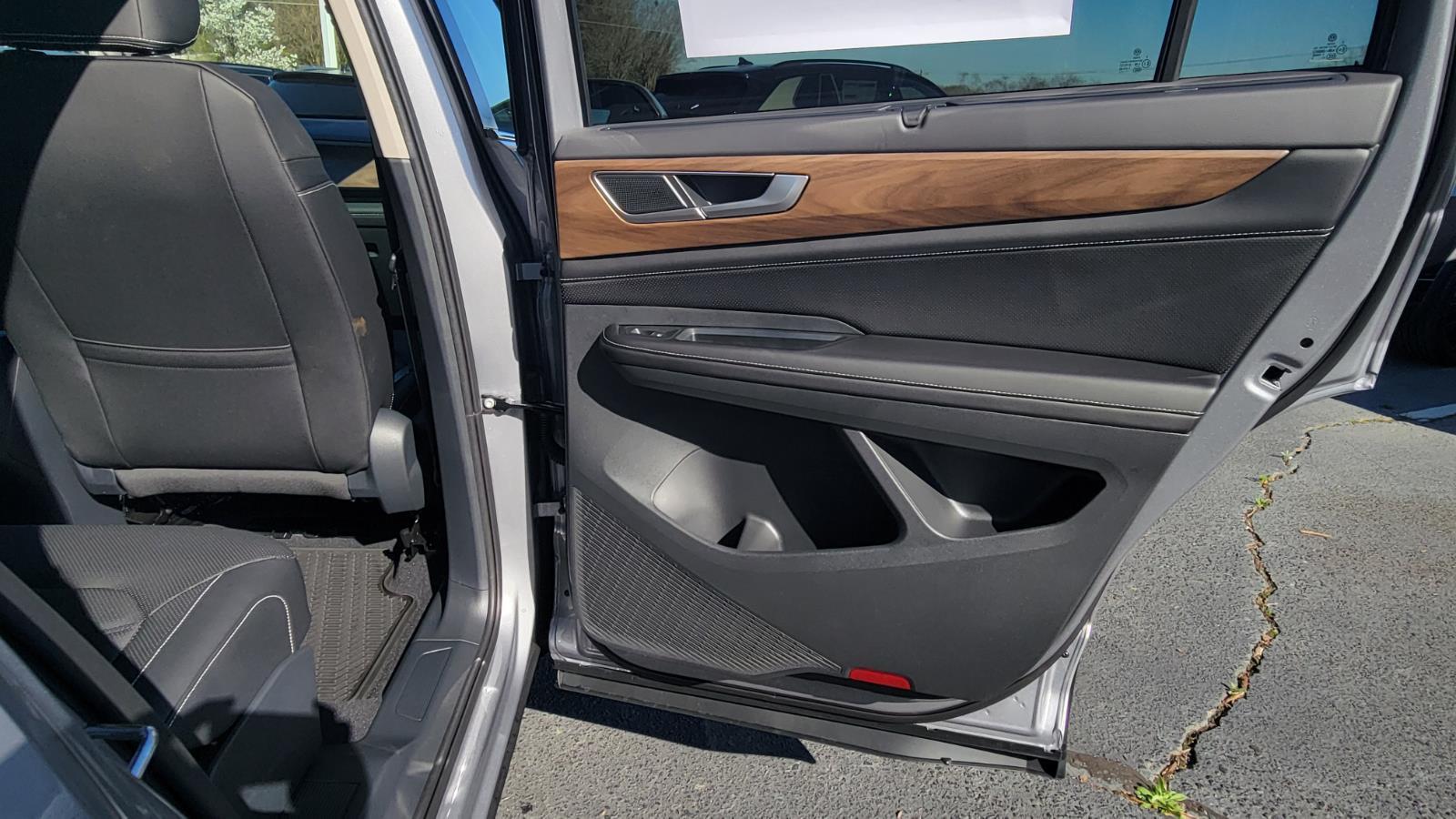 2026 Volkswagen Atlas SE w/Tech - Photo 41