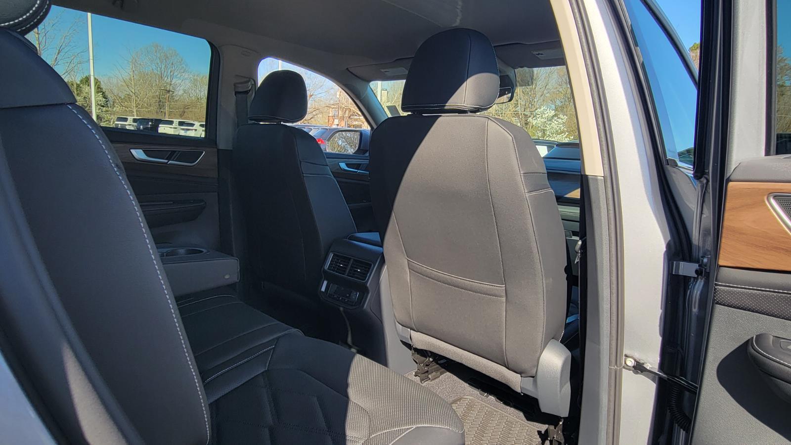 2026 Volkswagen Atlas SE w/Tech - Photo 42