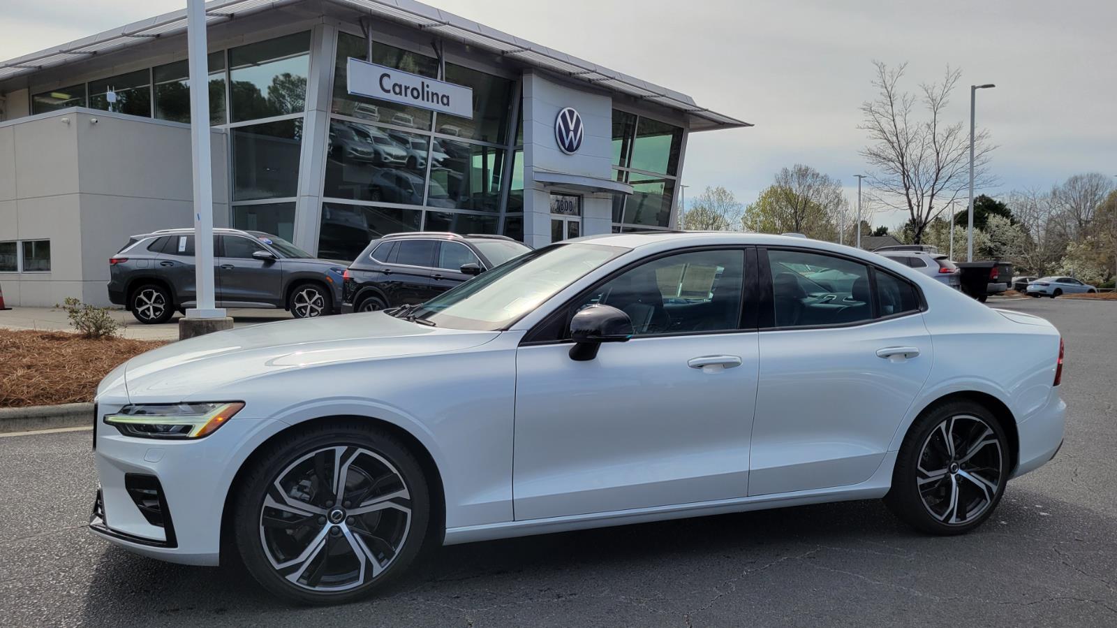 2024 Volvo S60 B5 Core Dark Theme AWD