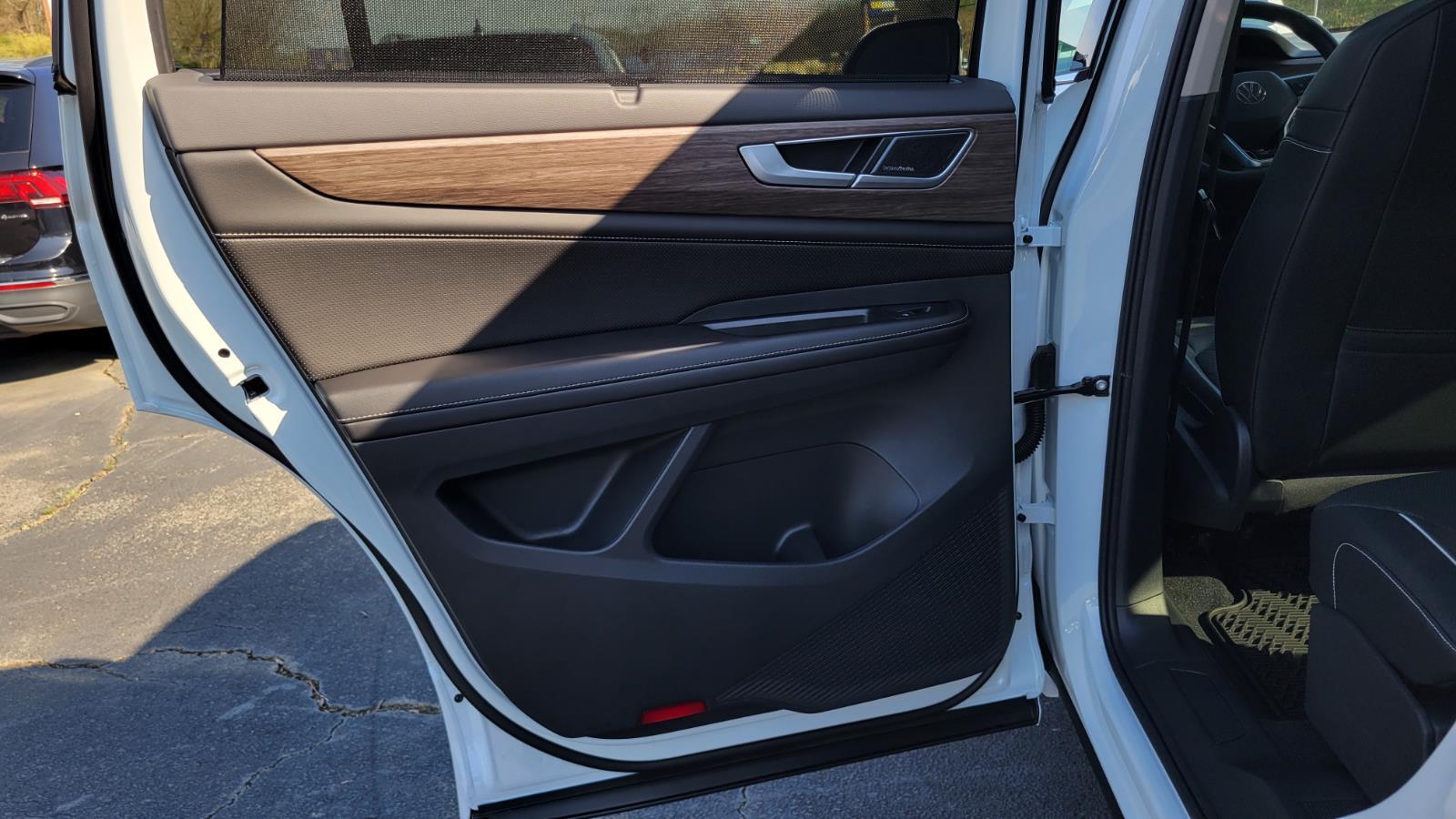 2026 Volkswagen Atlas SEL Premium R-Line - Photo 37