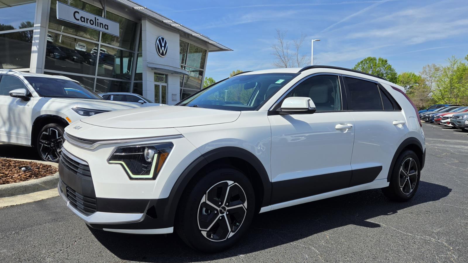 Snow White Pearl 2023 Kia Niro EX FWD SUV / Crossover Front-Wheel Drive 6-Speed Automatic