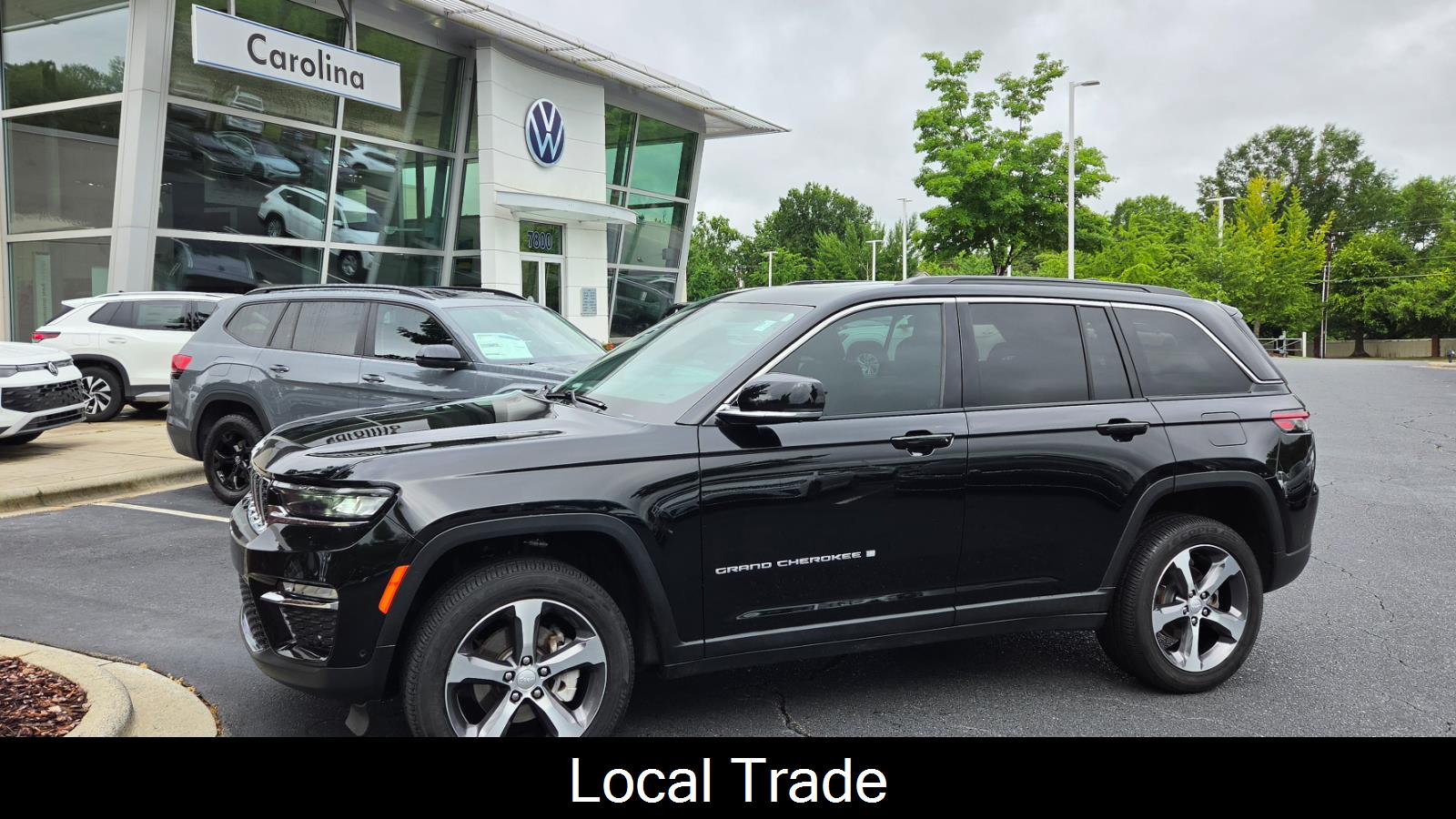 Diamond Black Crystal Pearlcoat 2025 Jeep Grand Cherokee SUV / Crossover 4X2 8-Speed Automatic