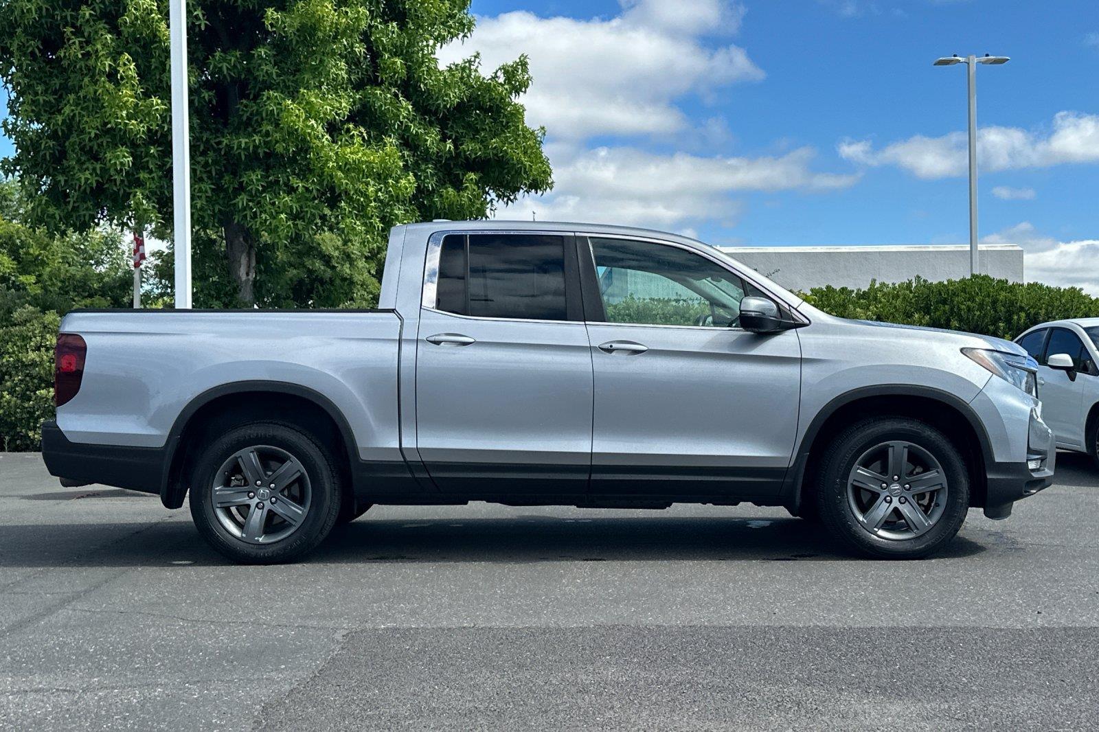 View vehicle photo 3