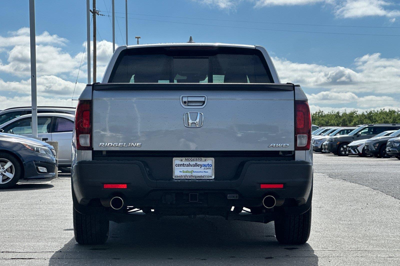 View vehicle photo 5