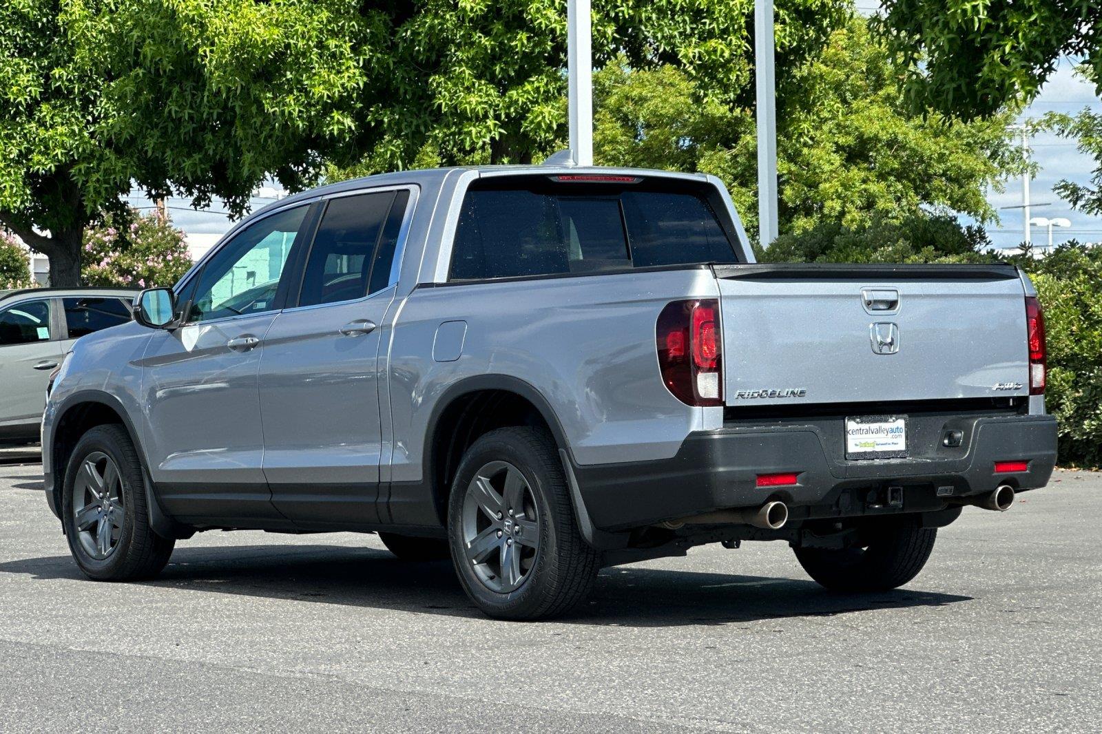 View vehicle photo 6
