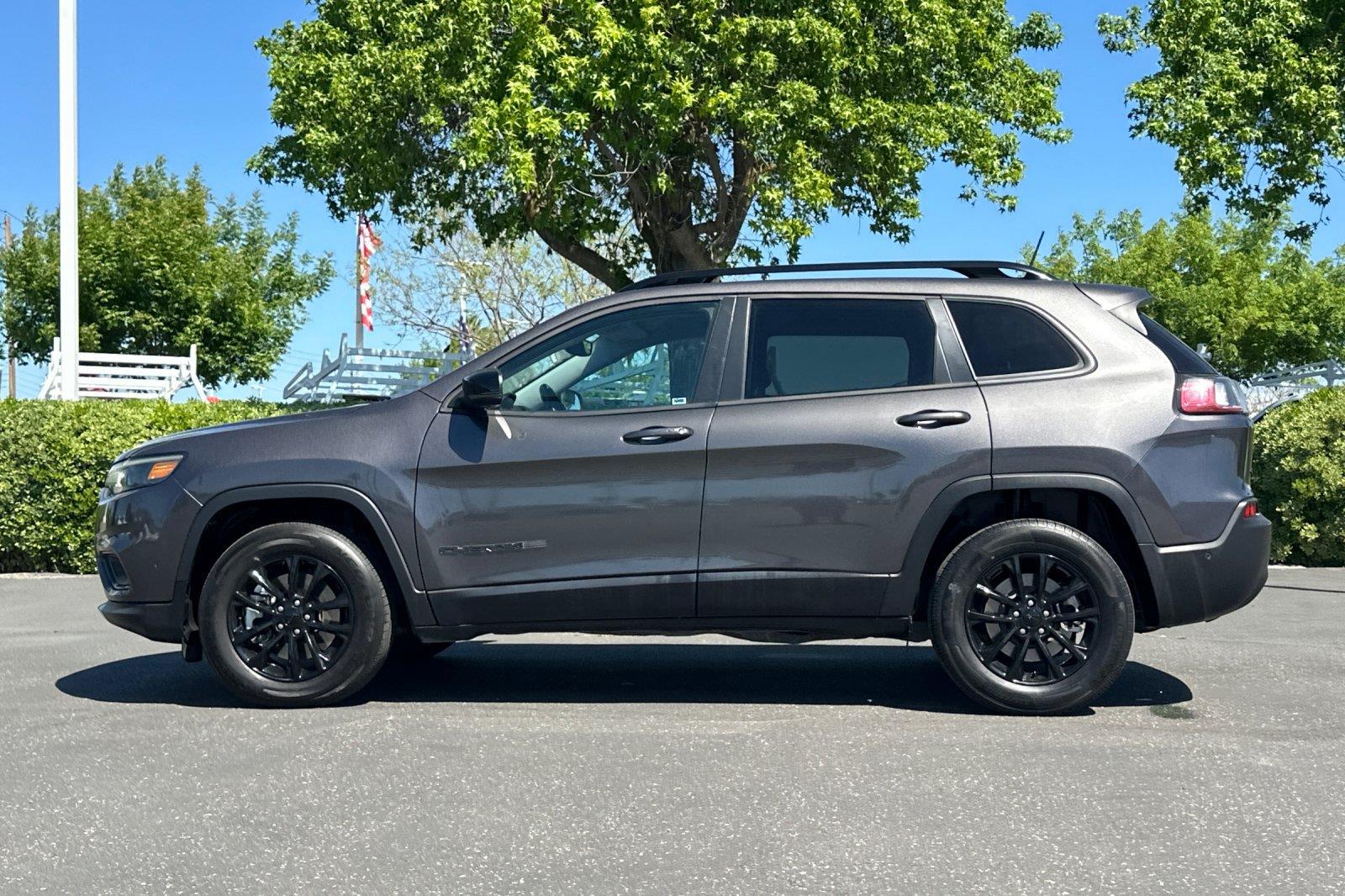 View vehicle photo 7