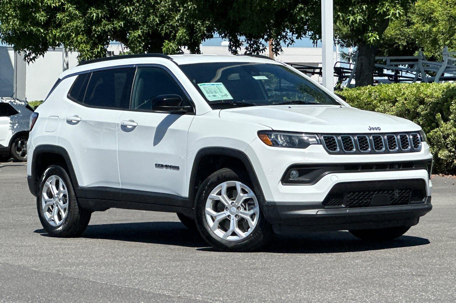 Bright White Clearcoat 2024 Jeep Compass SUV / Crossover Four-Wheel Drive 8-Speed Automatic