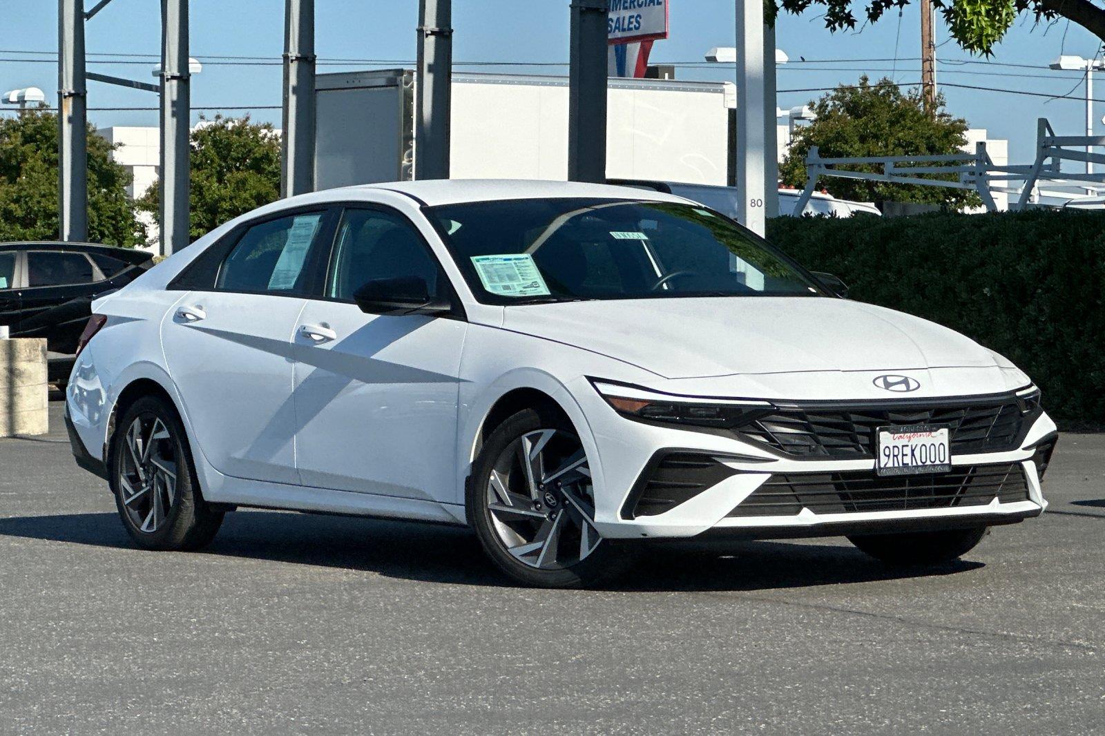 Serenity White 2025 Hyundai Elantra Sedan Front-Wheel Drive Continuously Variable Transmission