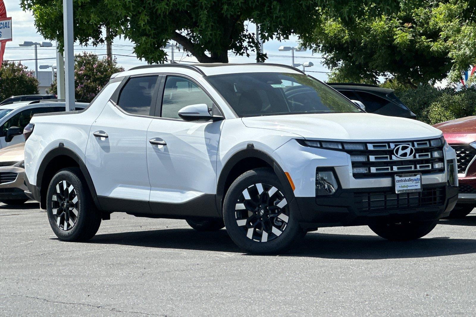 Atlas White 2026 Hyundai Santa Cruz Pickup Truck Front-Wheel Drive Automatic